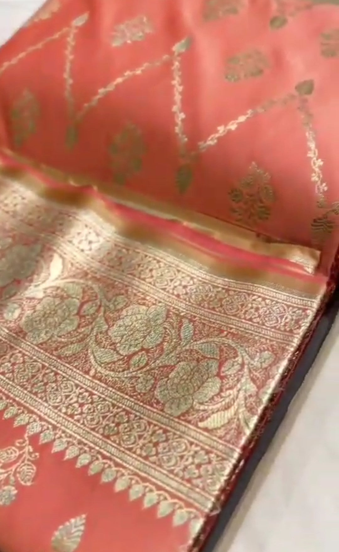 Ferskenfarvet Banarasi Satin Katan Silke Saree