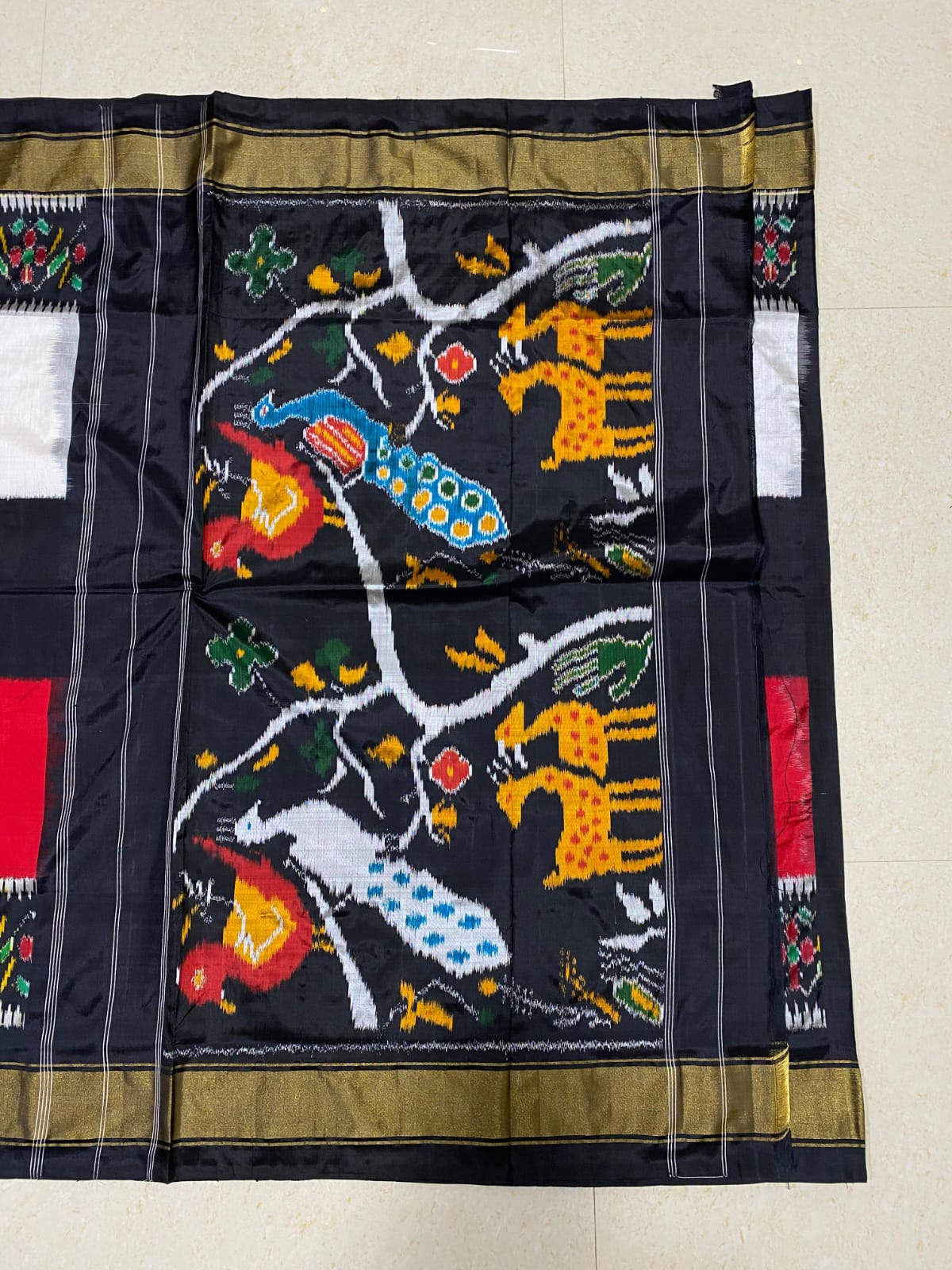 Red, White & Black Pochampally Handloom 3D Ikkat/Ikat Silk Saree