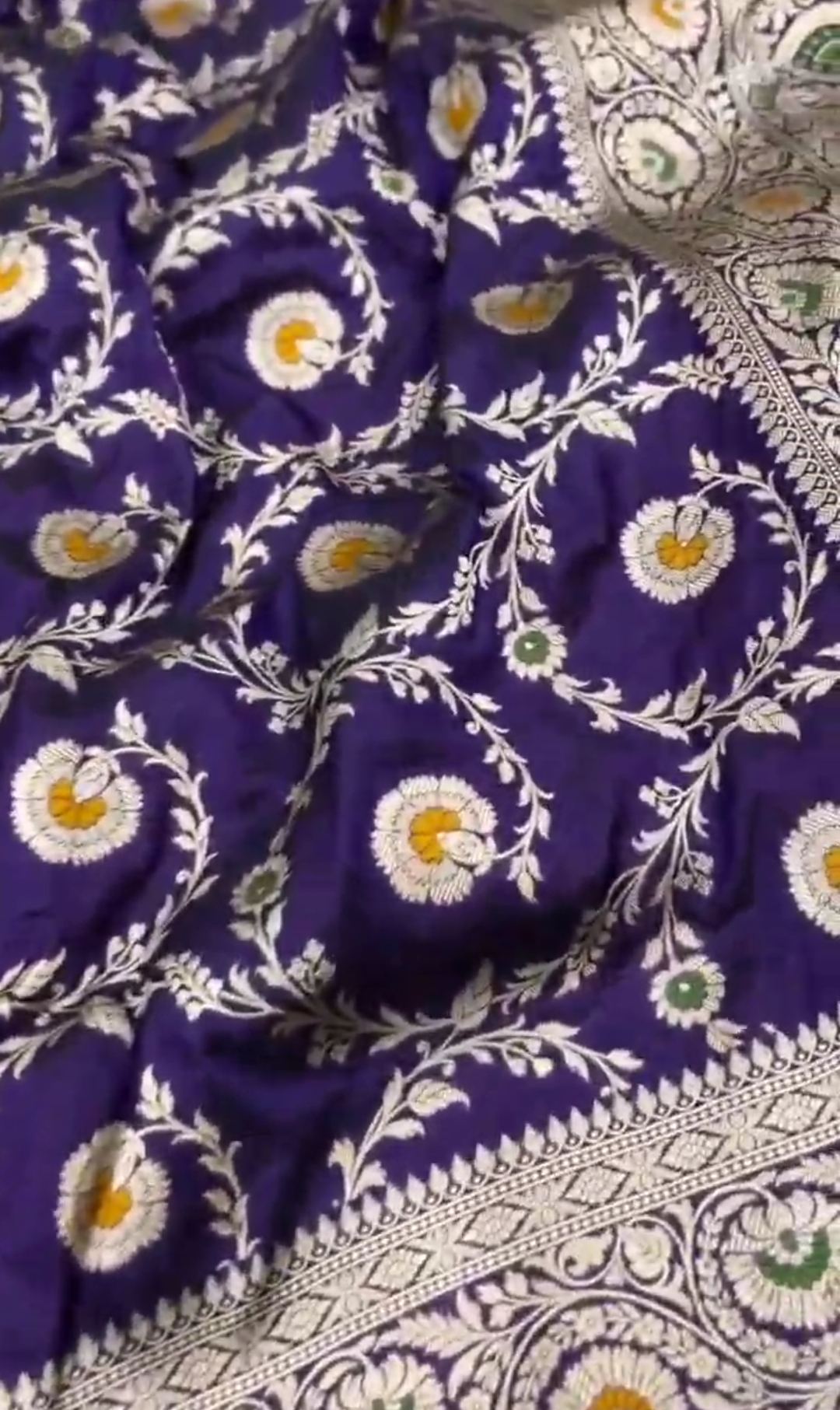 Lilla Banarasi Håndvæv Katan Silk Meenakari Saree