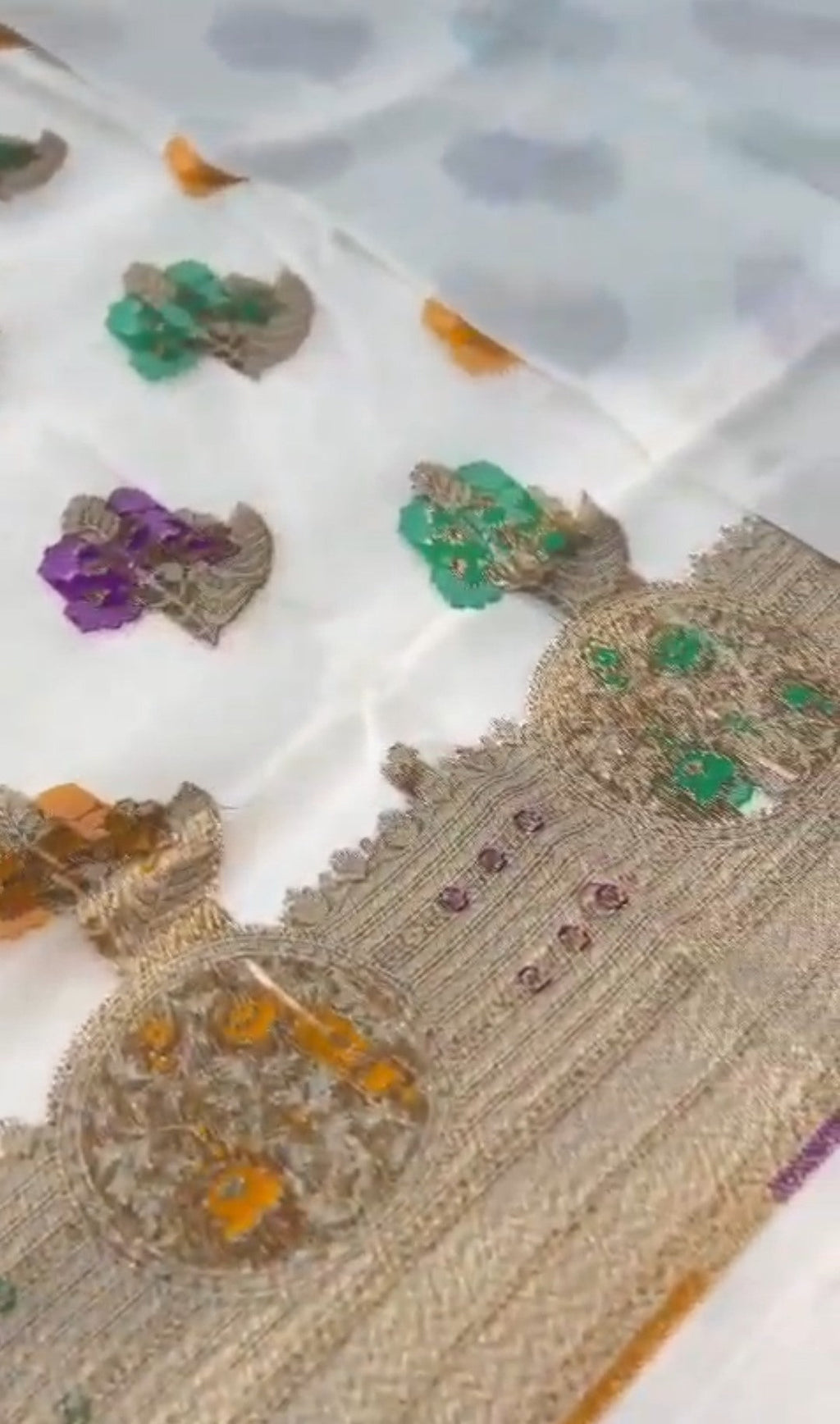 Perlehvid Banarasi Håndvæv Kora Organza Silk Meenakari Saree