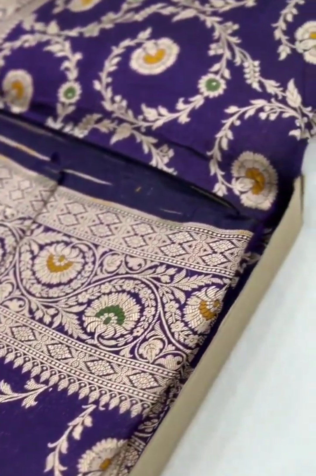 Lilla Banarasi Håndvæv Katan Silk Meenakari Saree