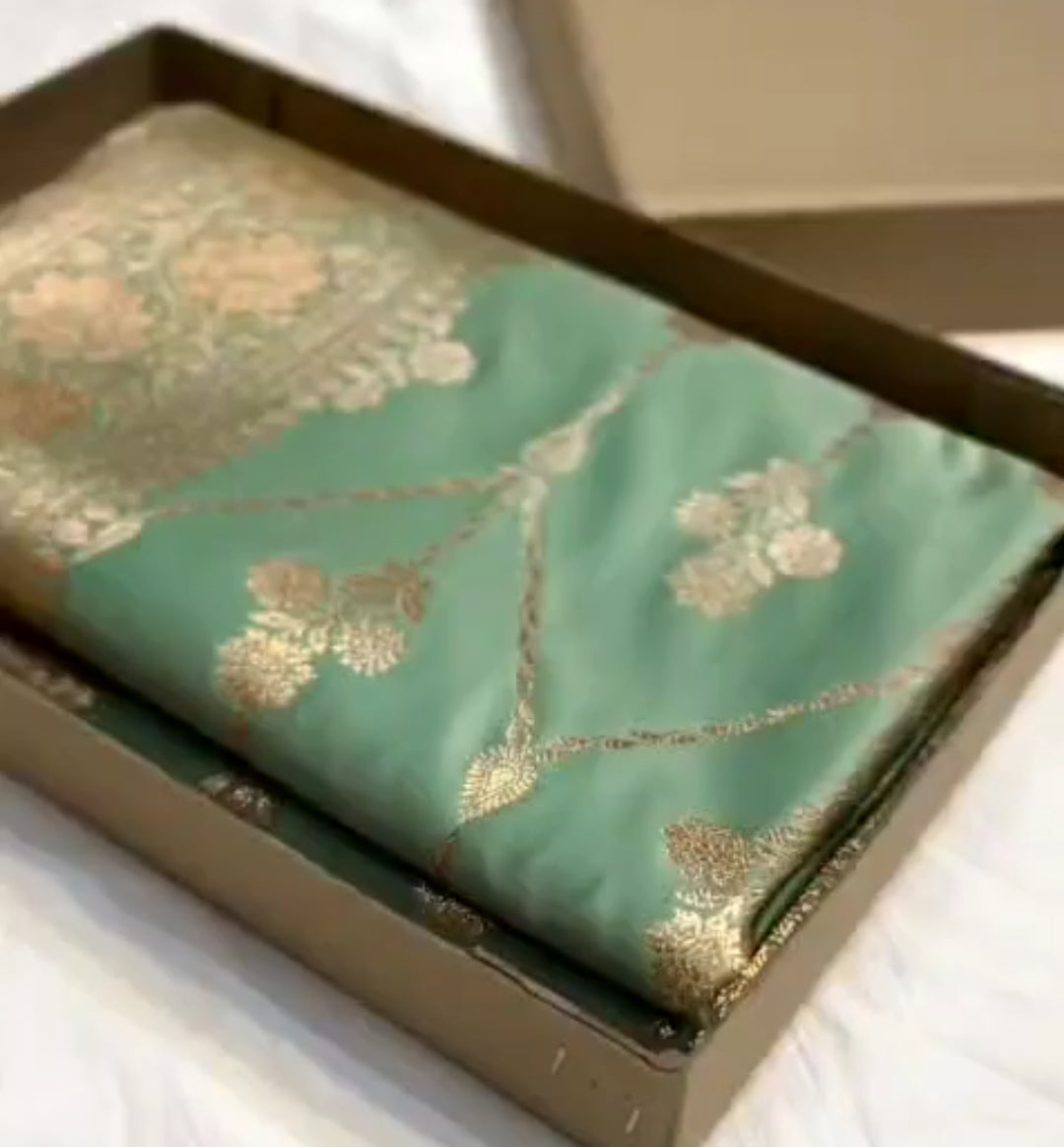 Pastelfarvet havgrøn Banarasi satin Katan-silke-saree
