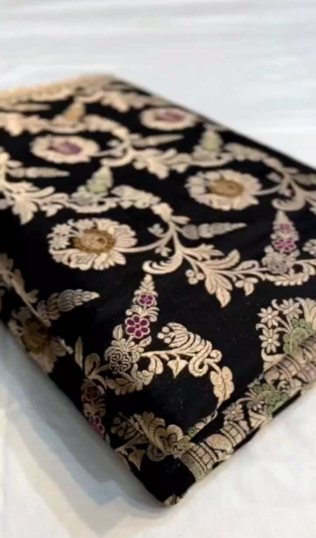Sort Banarasi Håndvæv Katan Silk Meenakari Saree