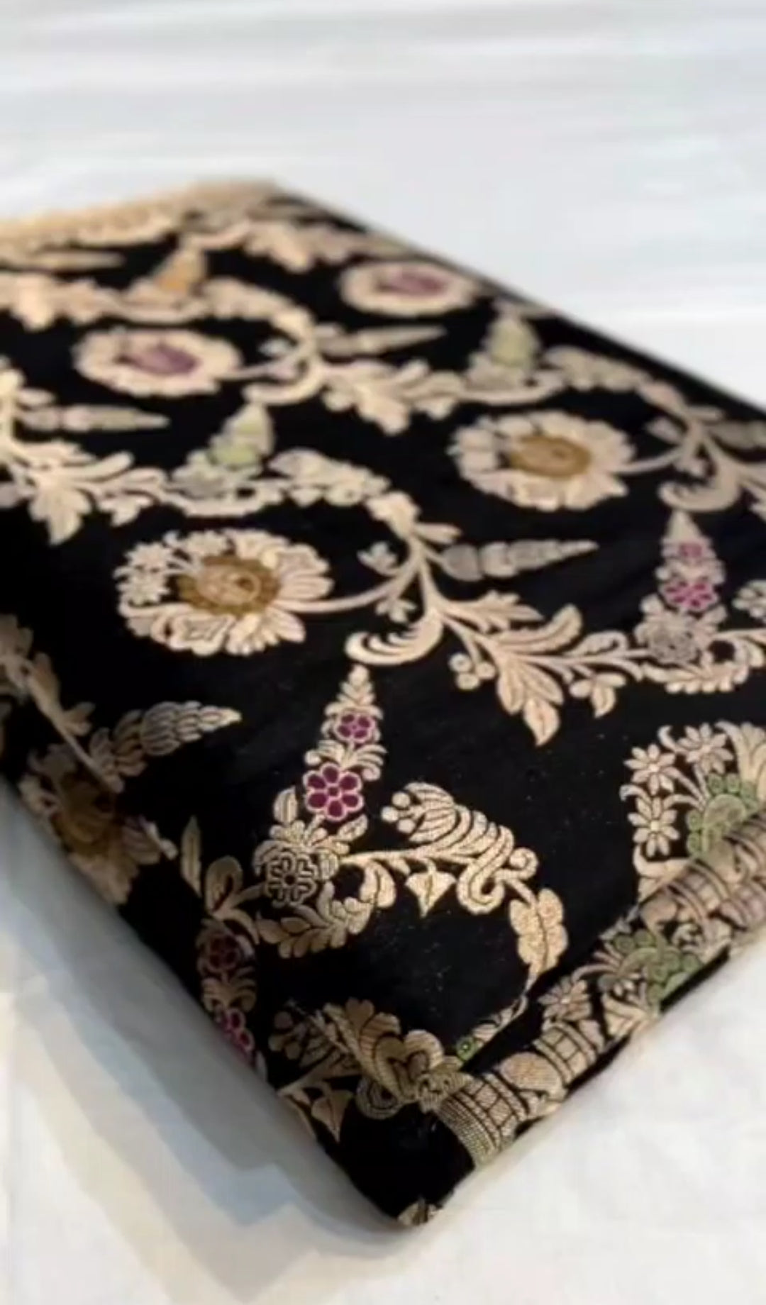 Sort Banarasi Håndvæv Katan Silk Meenakari Saree