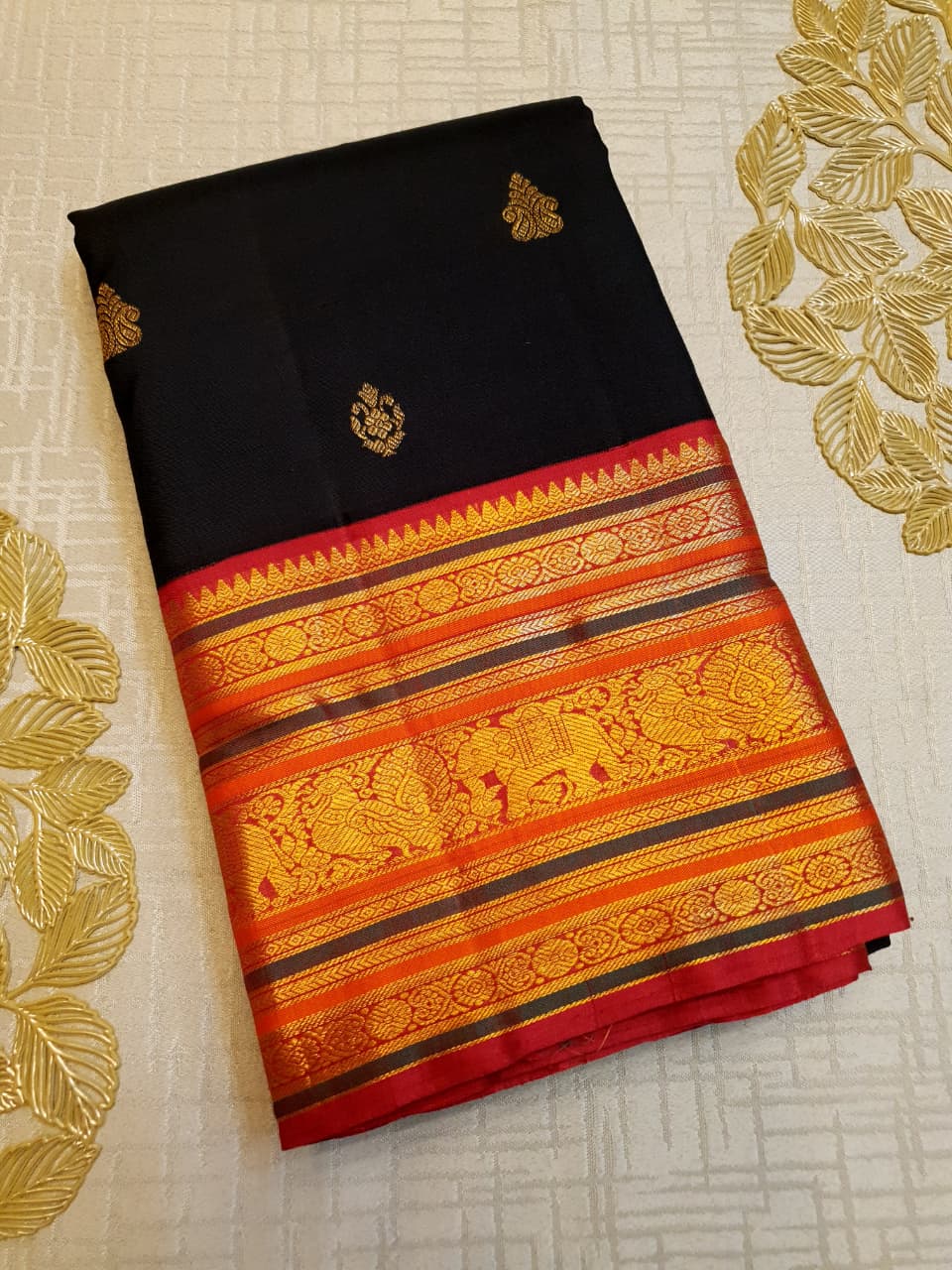 Sort Kanchipuram håndvævet 2G guld Korvai silkesari