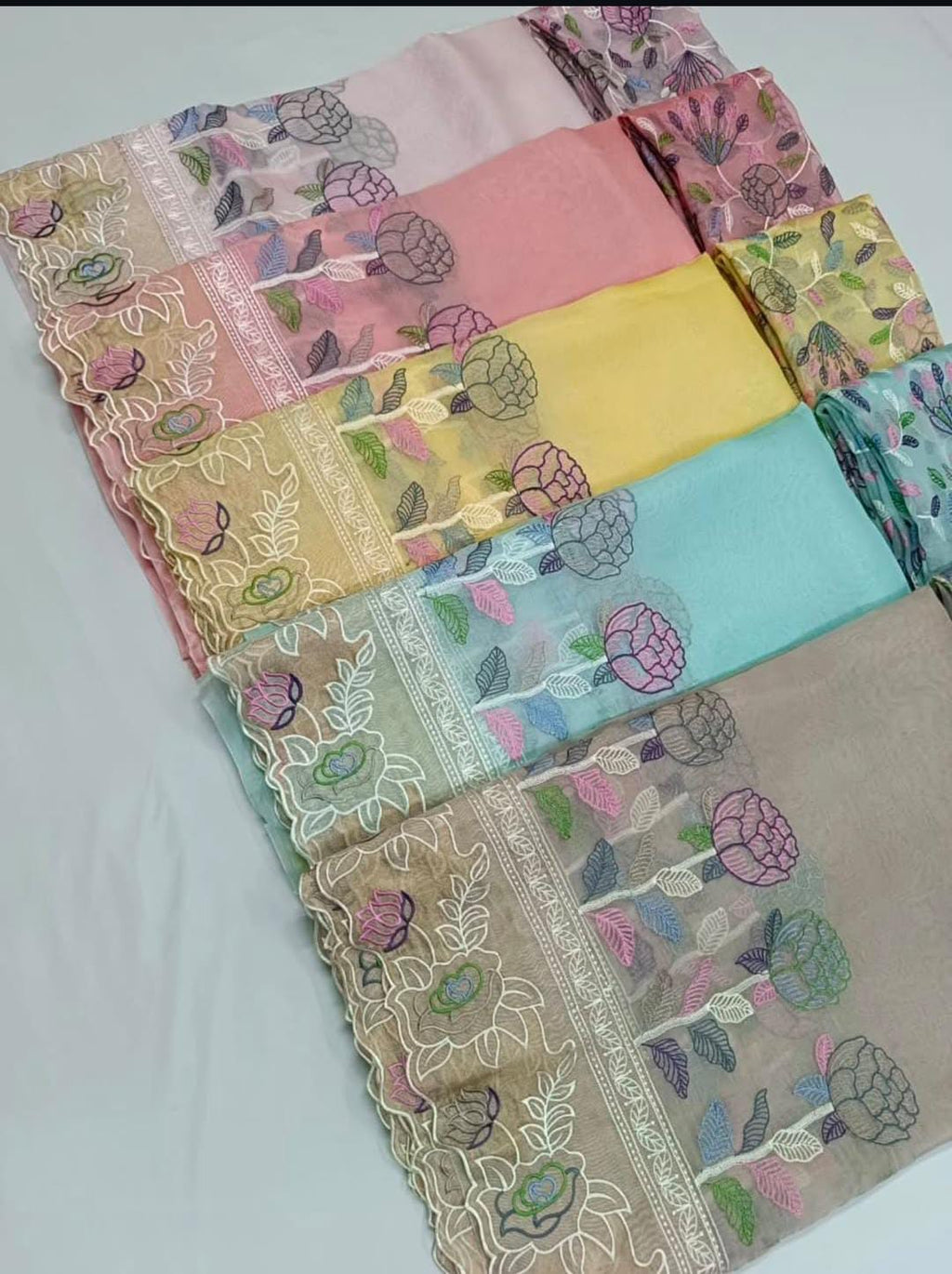 Beige Banarasi Handloom Tissue Silke Paithani Broderi Saree