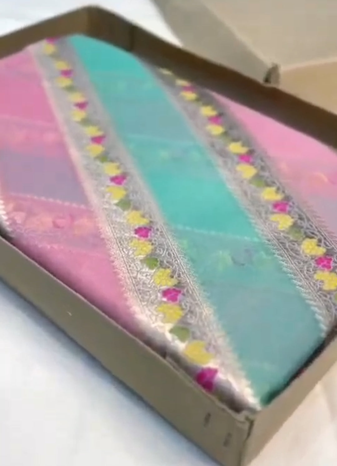 Havgrøn Banarasi Håndvæv Kora Organza Silk Meenakari Saree