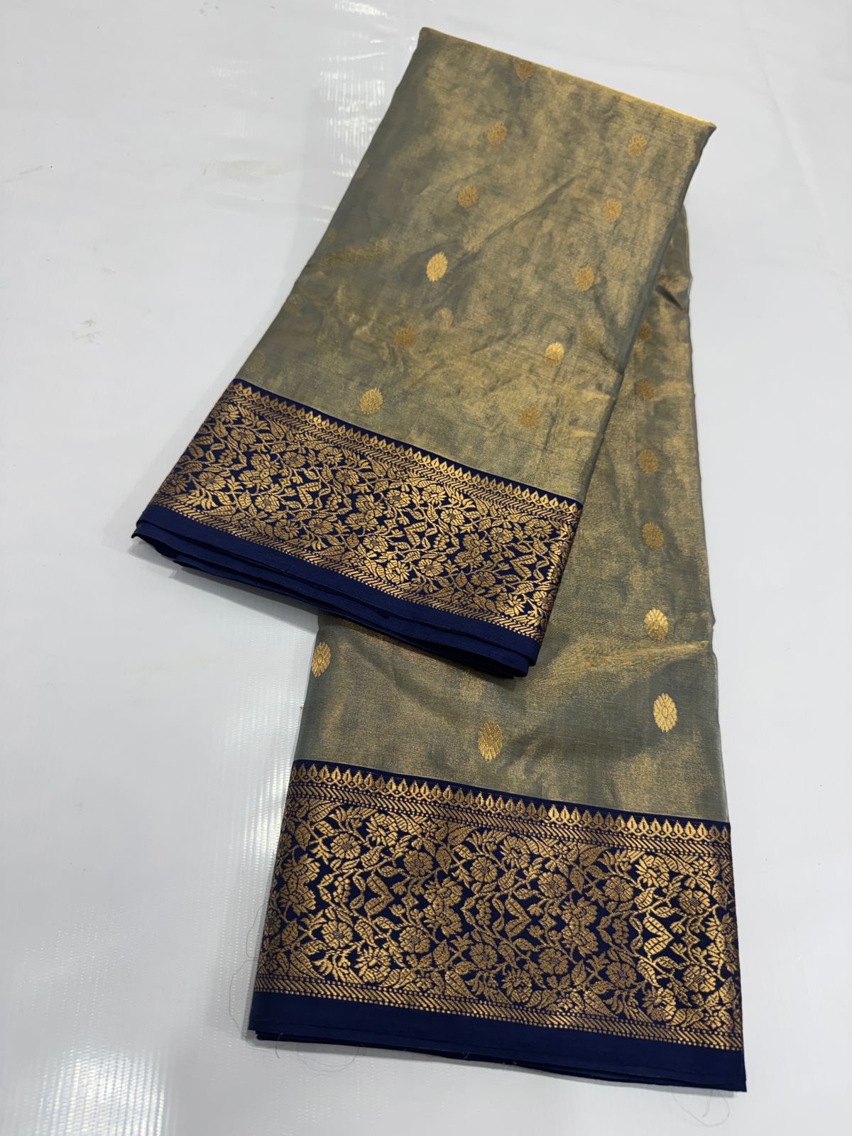 Dual Tone Grå Chanderi Håndvævet Katan Tissue Silke Saree