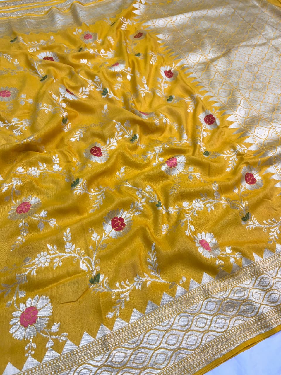 Yellow Banarasi Handloom Katan Moonga Silk Water Zari Meenakari Saree