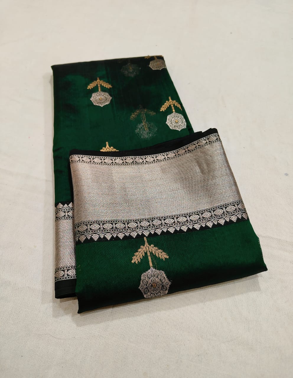 Bottle Green Chanderi Handloom Pattu Silk Meenakari Nakshi Saree