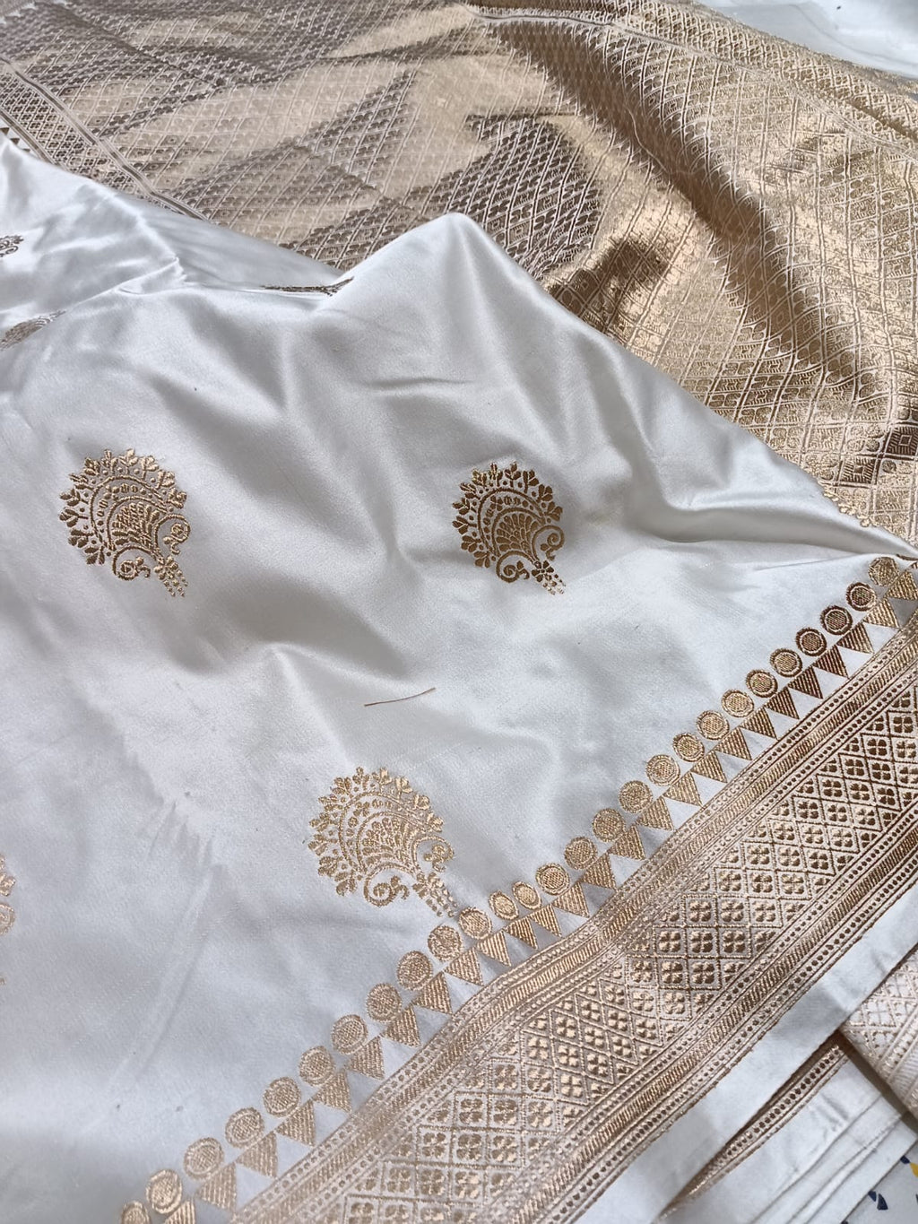 Pearl White Banarasi Handloom Mashru Silk Saree