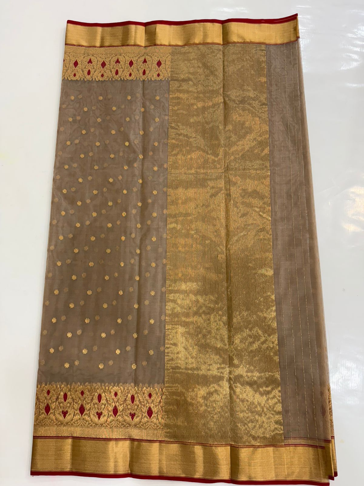 Beige Chanderi Håndvæv Katan Silk Meenakari Håndværk Saree