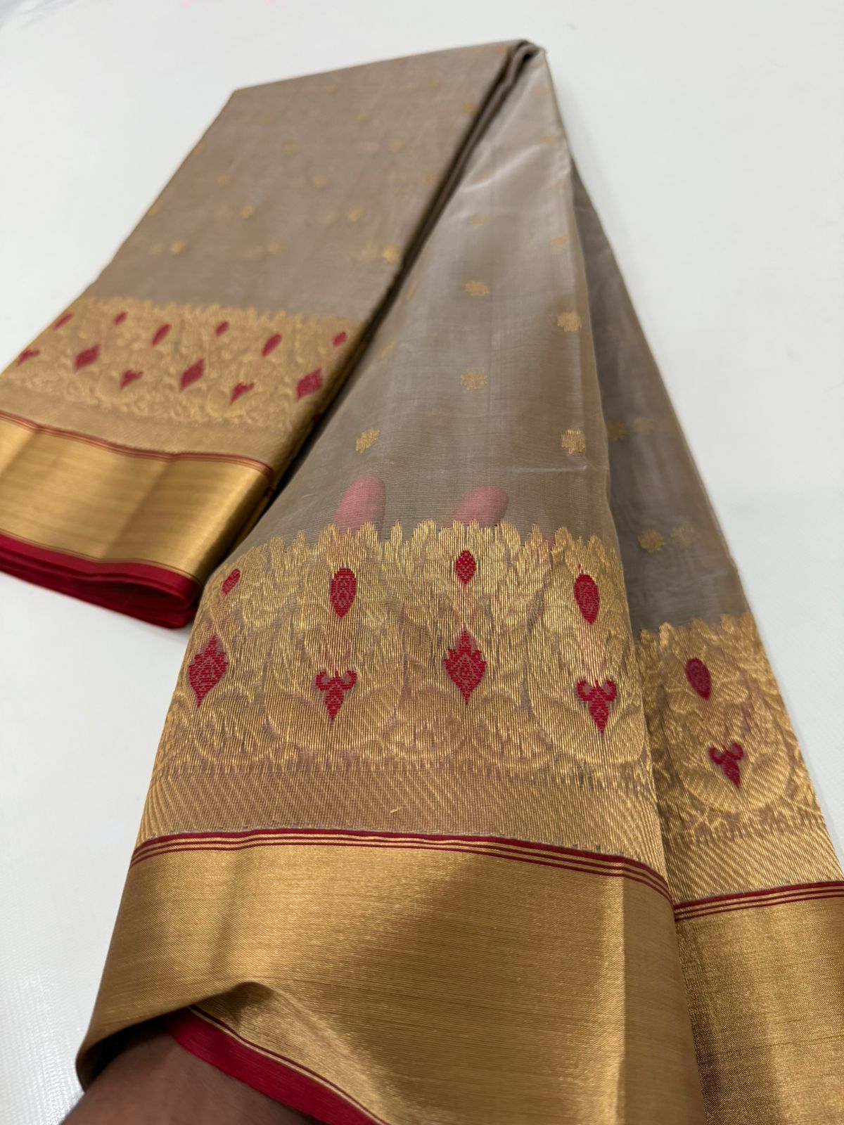 Beige Chanderi Håndvæv Katan Silk Meenakari Håndværk Saree