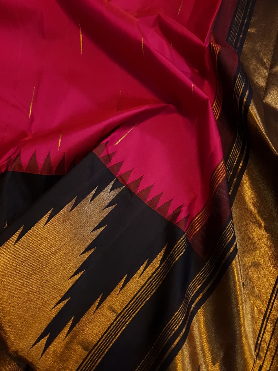 Dark Pink Kanchipuram handloom korvai temple silk saree featuring black and gold zari temple borders, a rich gold zari pallu, and a certified silk mark weave.