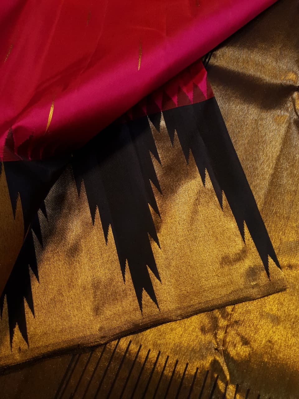 Dark Pink Kanchipuram handloom korvai temple silk saree featuring black and gold zari temple borders, a rich gold zari pallu, and a certified silk mark weave.