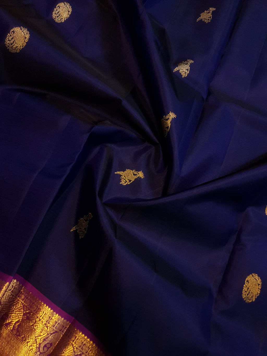 Purple Kanchipuram handloom pattu silk saree featuring intricate 2G gold motifs, a rich contrasting magenta pallu, matching magenta borders, and a certified silk mark wea