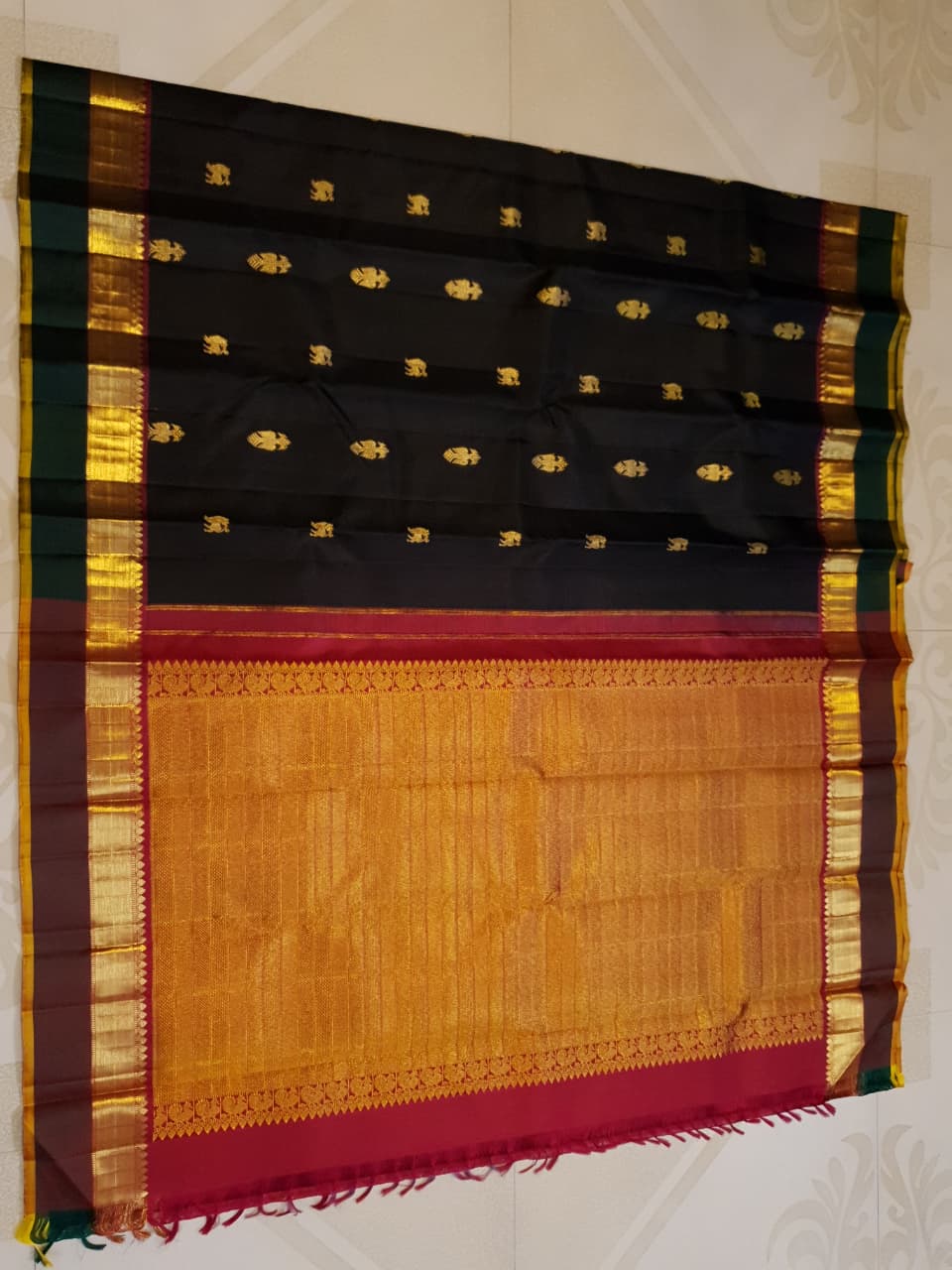 Darkest Purple Kanchipuram Handloom 2G Gold Pattu Silk Saree with Bottle Green and Red borders.