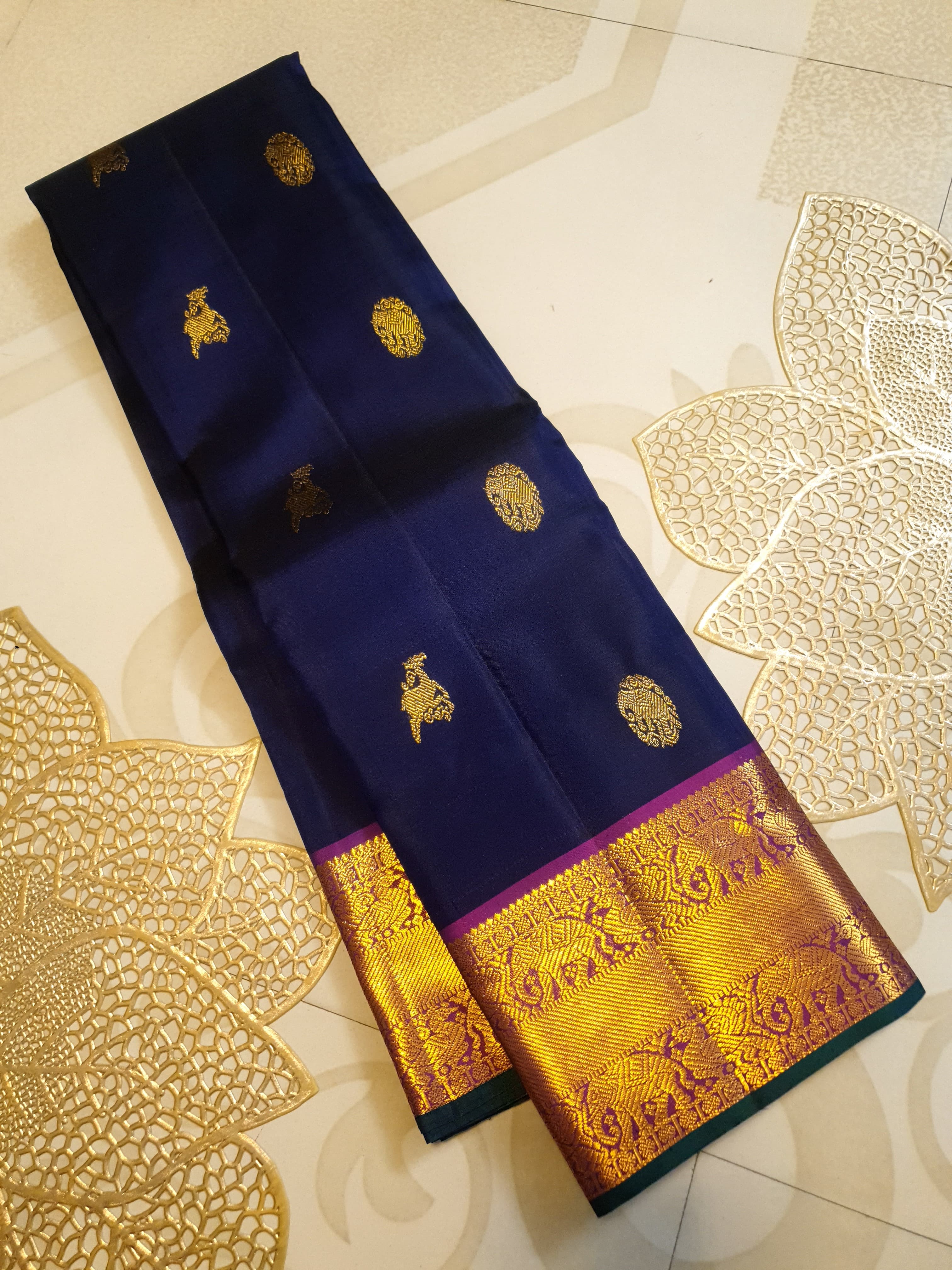 Purple Kanchipuram handloom pattu silk saree featuring intricate 2G gold motifs, a rich contrasting magenta pallu, matching magenta borders, and a certified silk mark wea