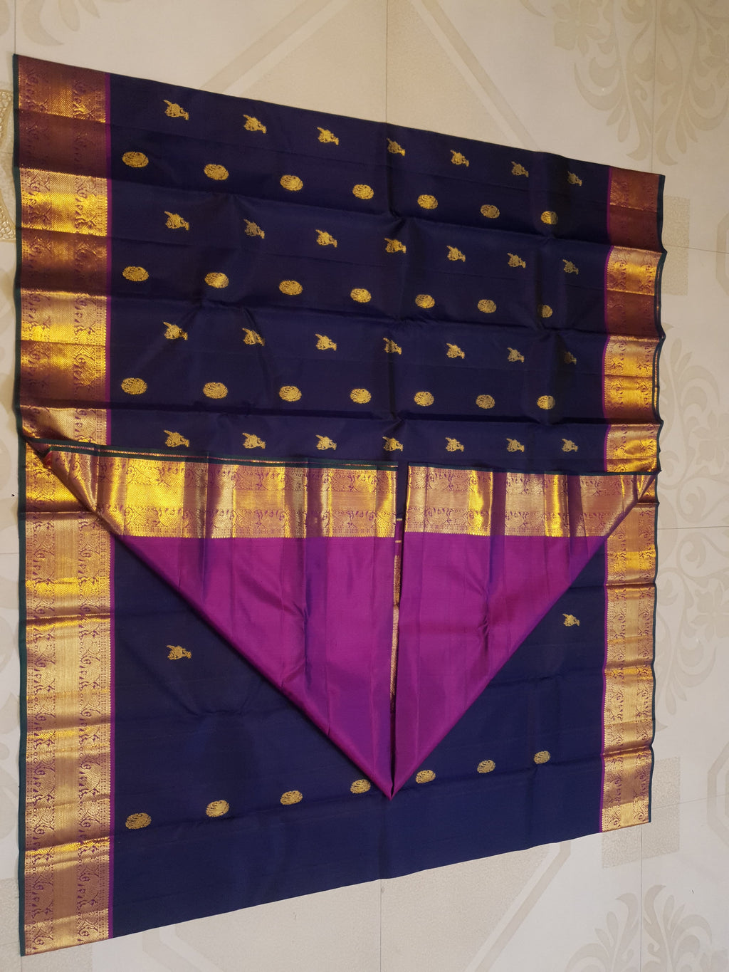 Purple Kanchipuram handloom pattu silk saree featuring intricate 2G gold motifs, a rich contrasting magenta pallu, matching magenta borders, and a certified silk mark wea