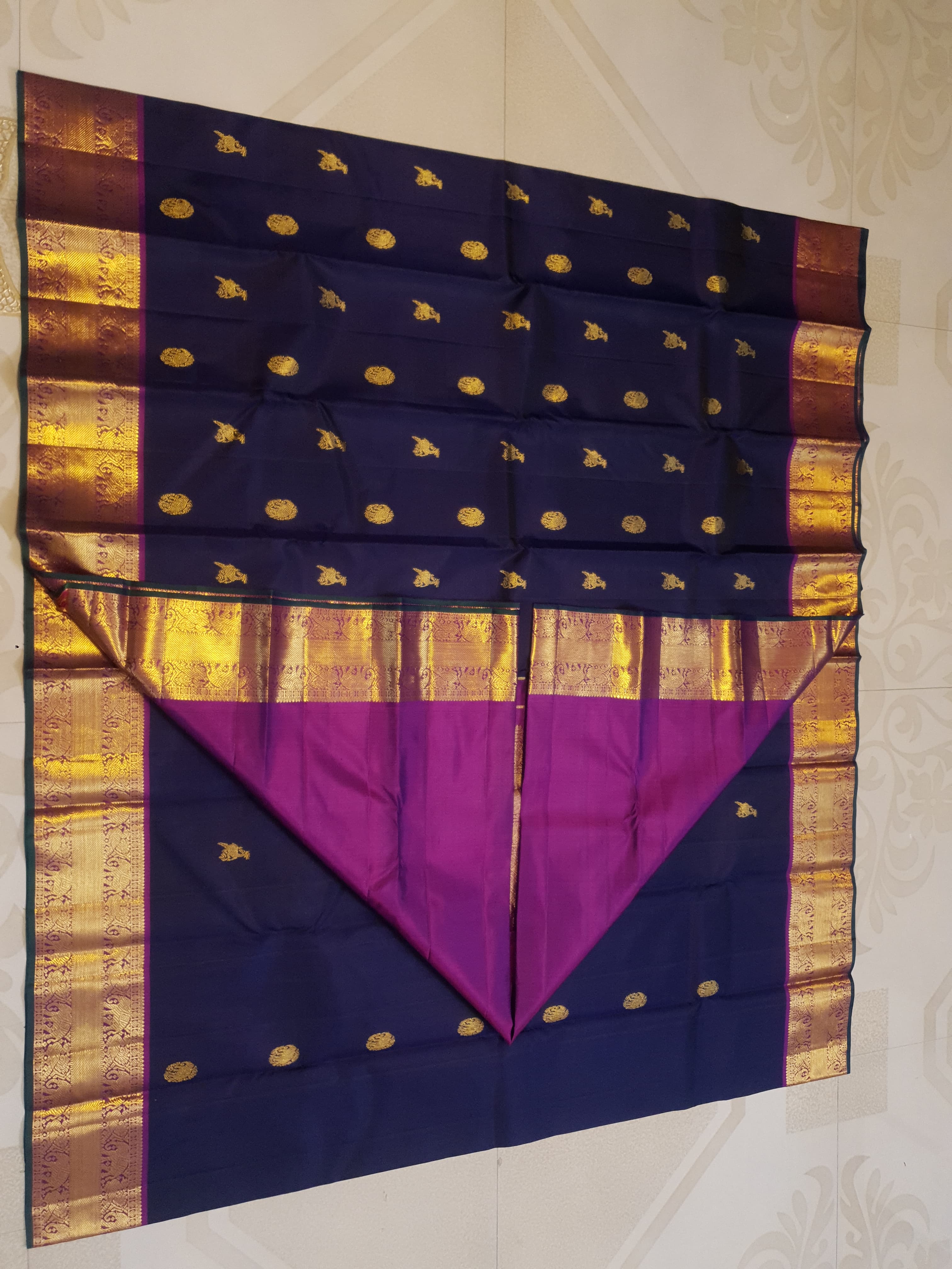 Purple Kanchipuram handloom pattu silk saree featuring intricate 2G gold motifs, a rich contrasting magenta pallu, matching magenta borders, and a certified silk mark wea