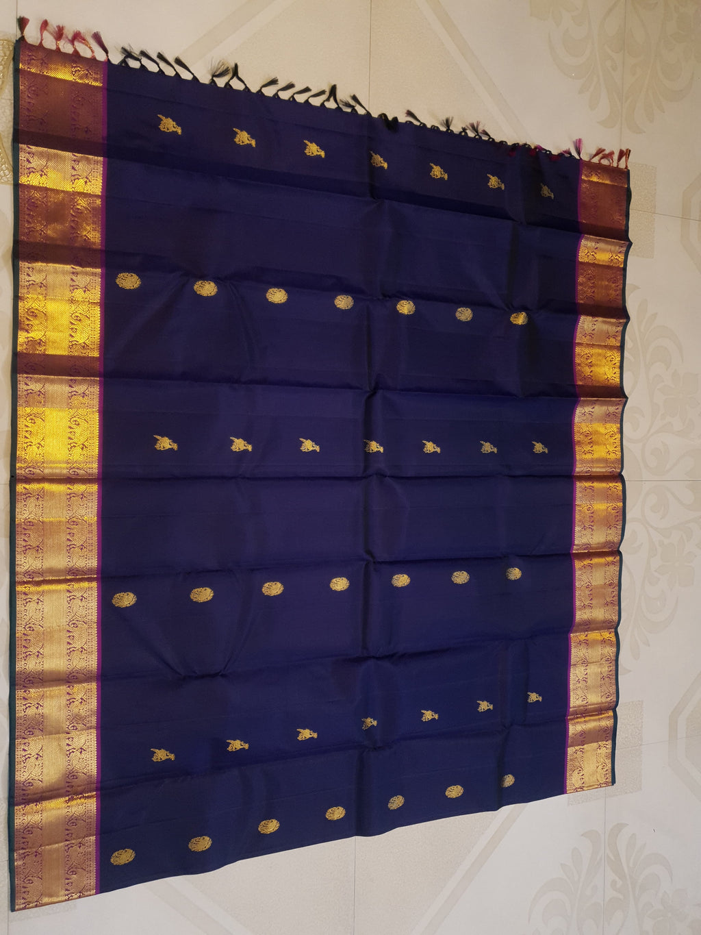 Purple Kanchipuram handloom pattu silk saree featuring intricate 2G gold motifs, a rich contrasting magenta pallu, matching magenta borders, and a certified silk mark wea
