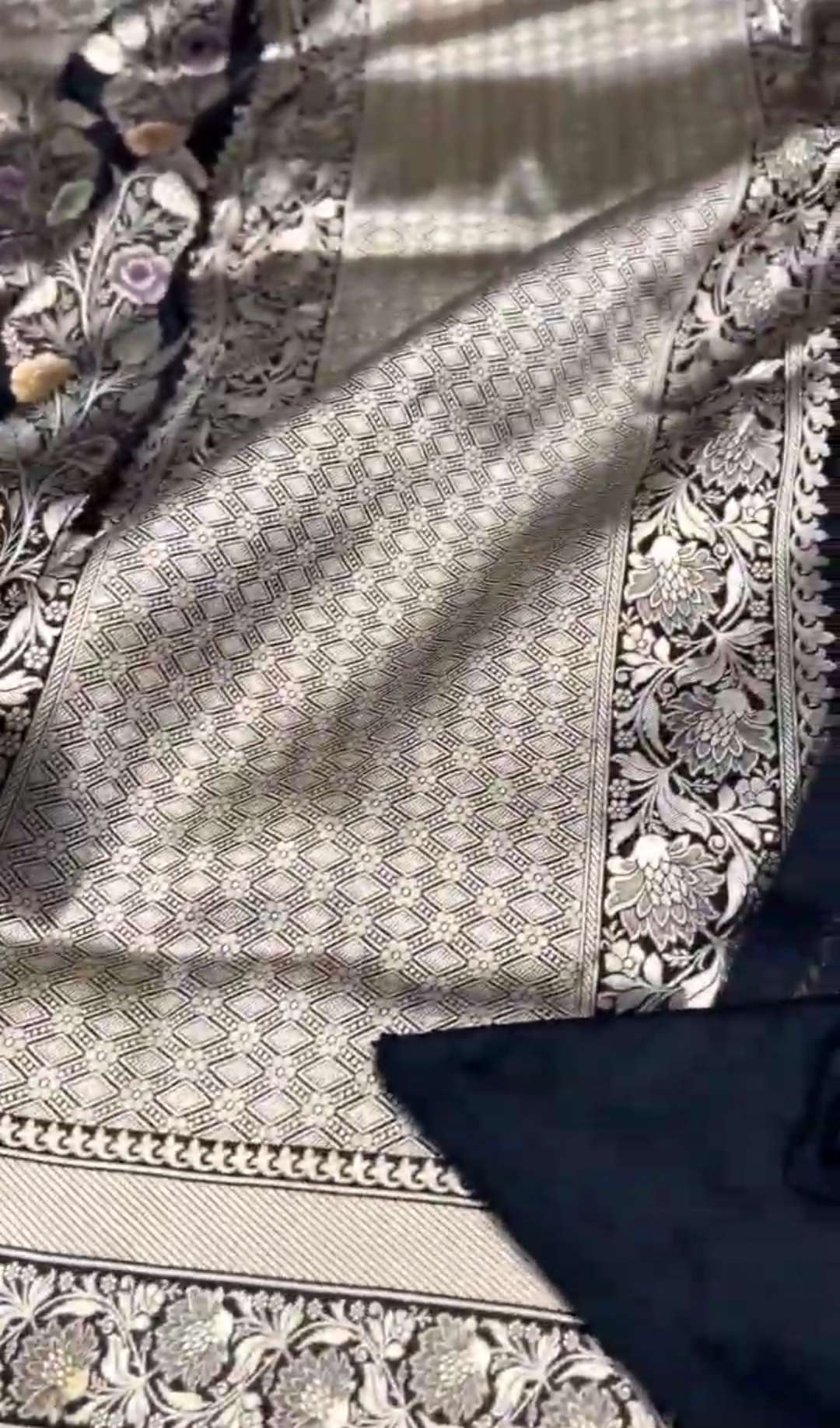 Dual Tone Black Banarasi Håndvæv Katan Silk Meenakari Saree