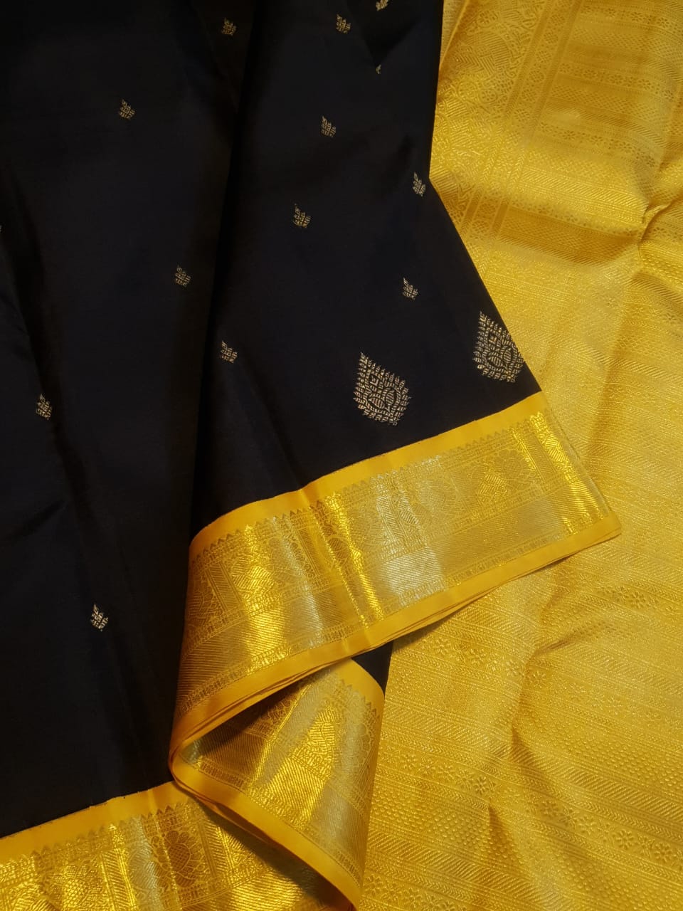 Black Kanchipuram Handloom 4G Pure Gold Pattu Silk Saree