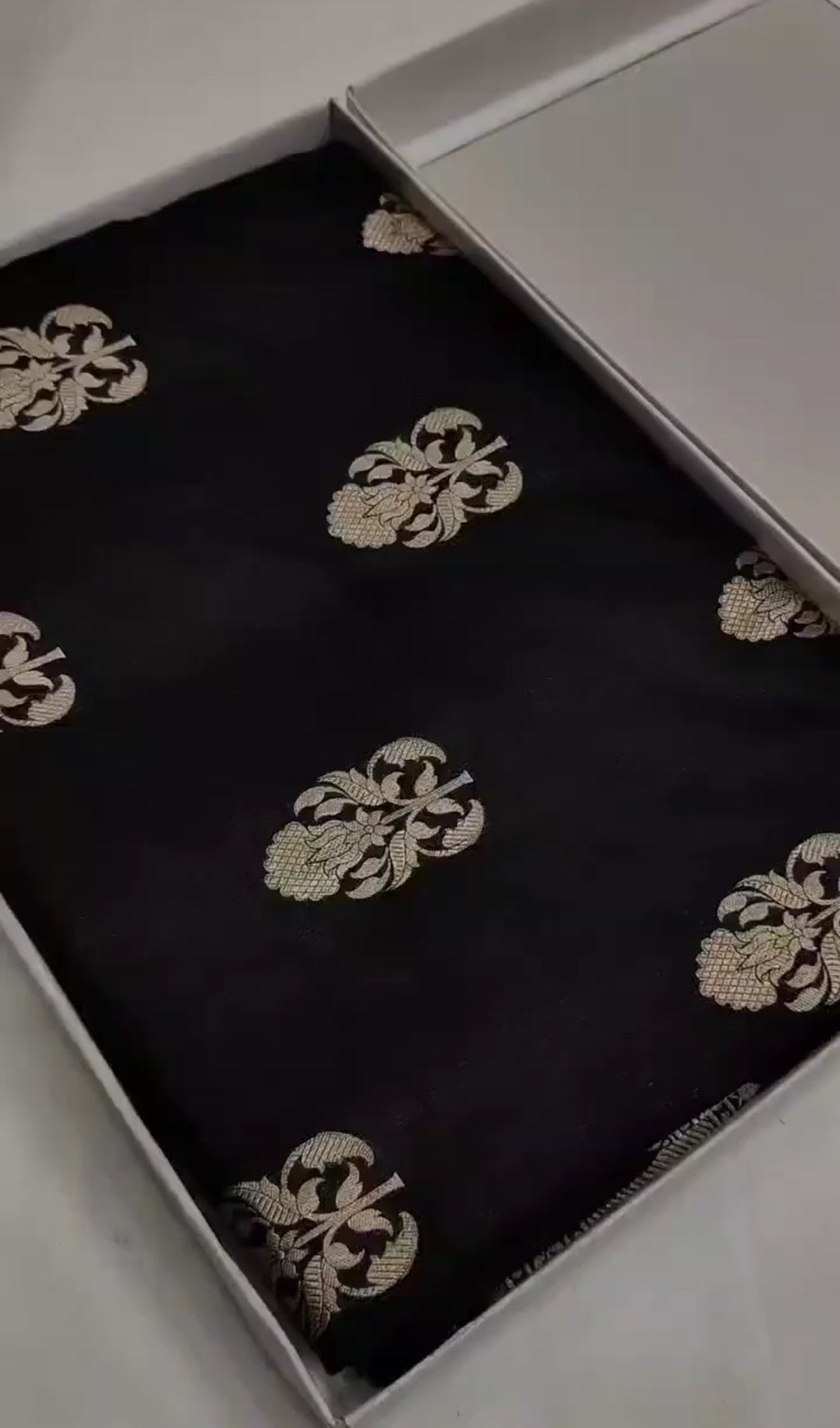 Sort Banarasi håndvævet Katan Silk Saree