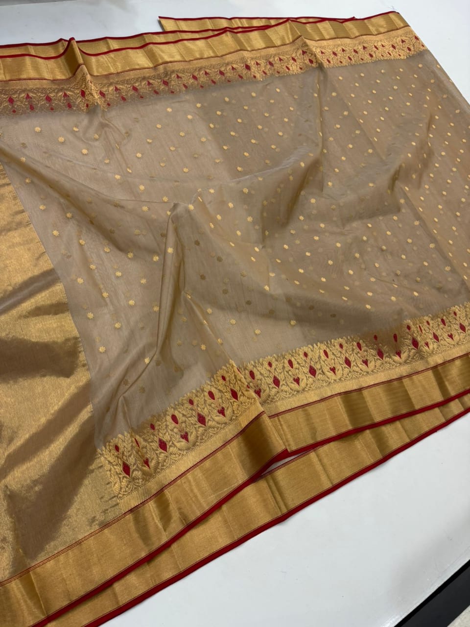 Beige Chanderi Håndvæv Katan Silk Meenakari Håndværk Saree