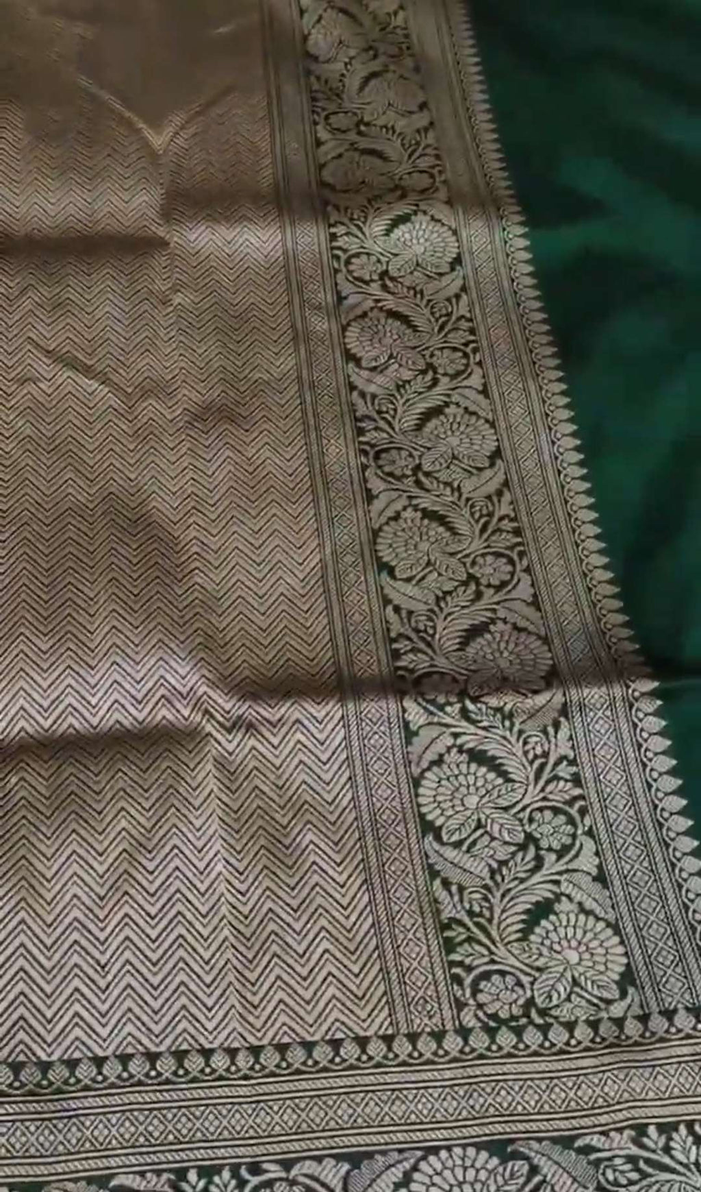 Dual Tone Bottle Green Banarasi Handloom Katan Silk Meenakari Saree