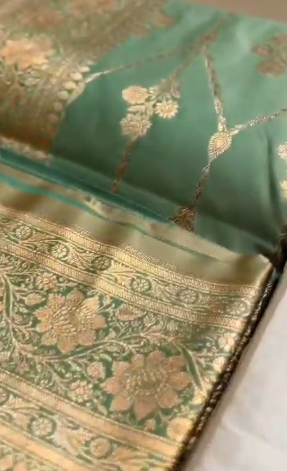 Pastelfarvet havgrøn Banarasi satin Katan-silke-saree