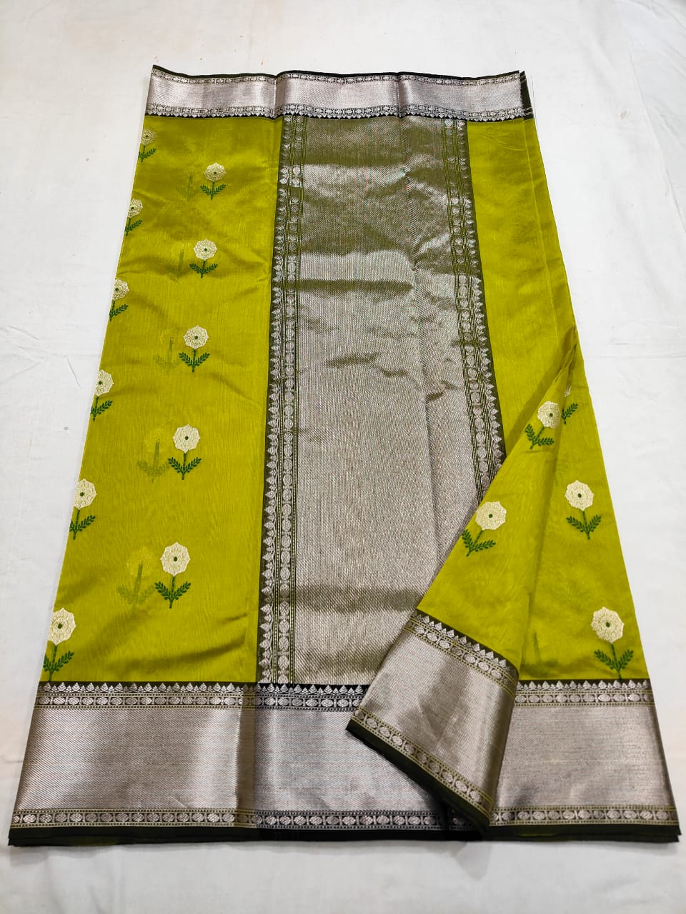 Mehandi Green Chanderi Handloom Pattu Silk Meenakari Nakshi Saree
