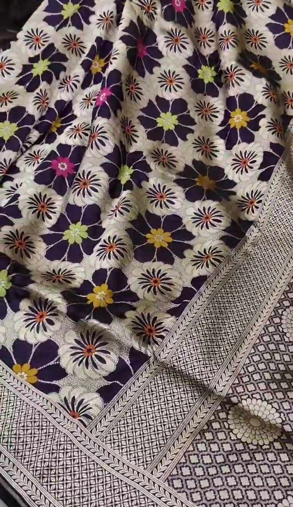Lilla Banarasi Håndvæv Katan Silk Meenakari Saree