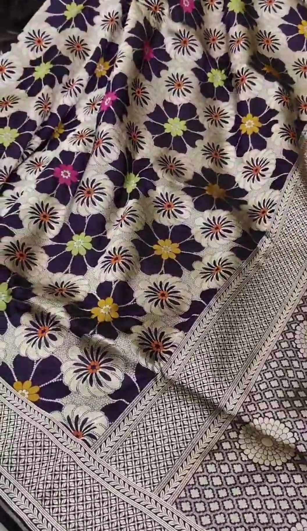Lilla Banarasi Håndvæv Katan Silk Meenakari Saree