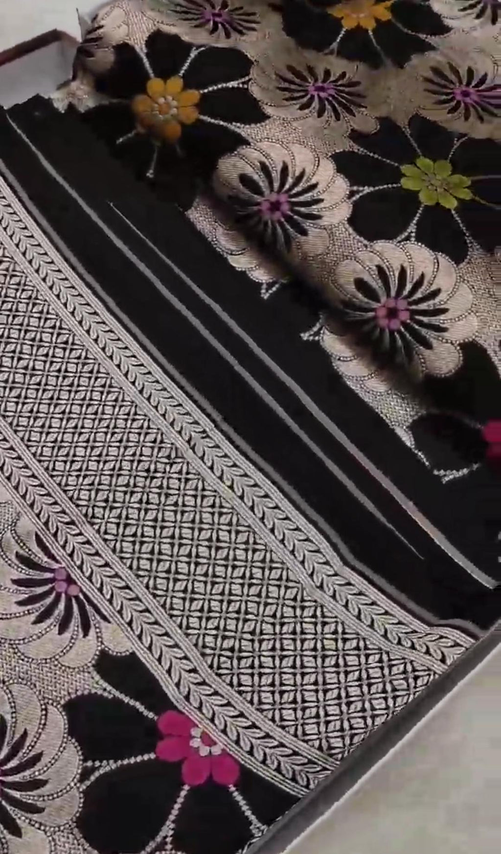 Sort Banarasi Håndvæv Katan Silk Meenakari Saree