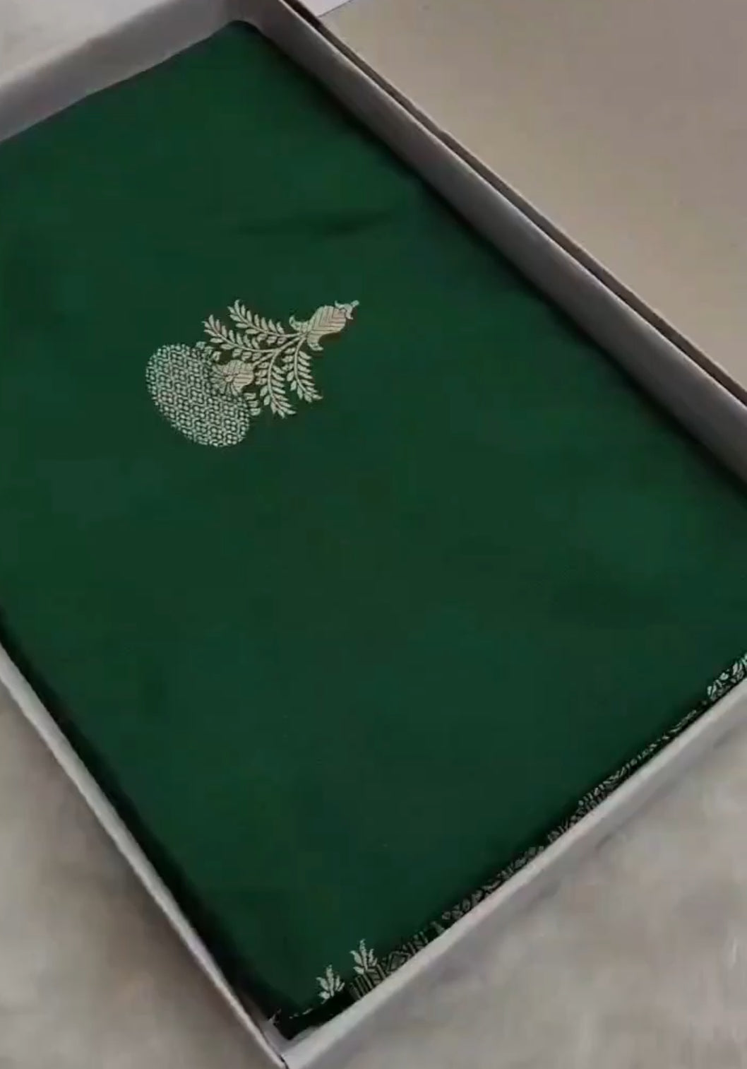 Dual Tone Bottle Green Banarasi Handloom Katan Silk Meenakari Saree