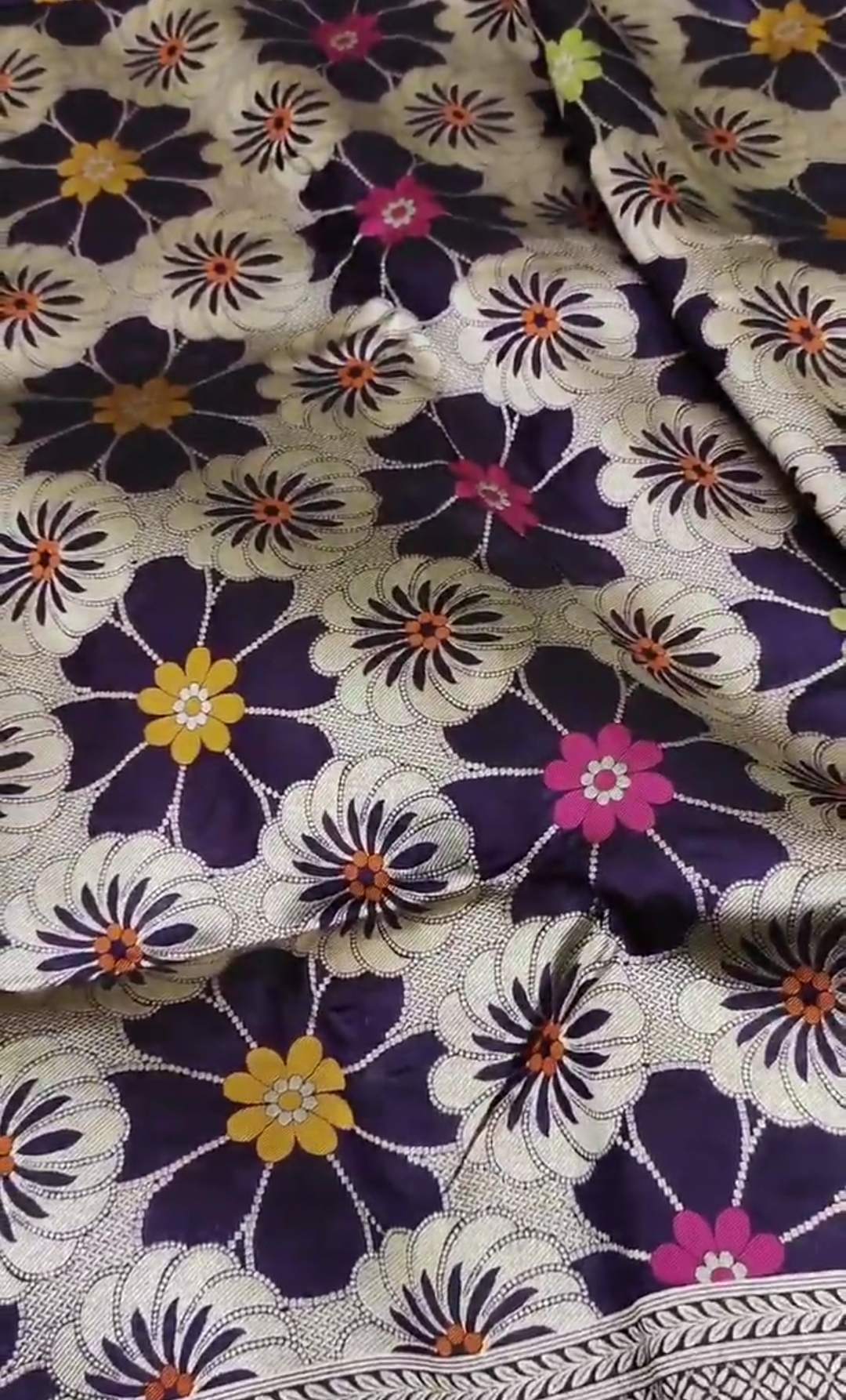 Lilla Banarasi Håndvæv Katan Silk Meenakari Saree