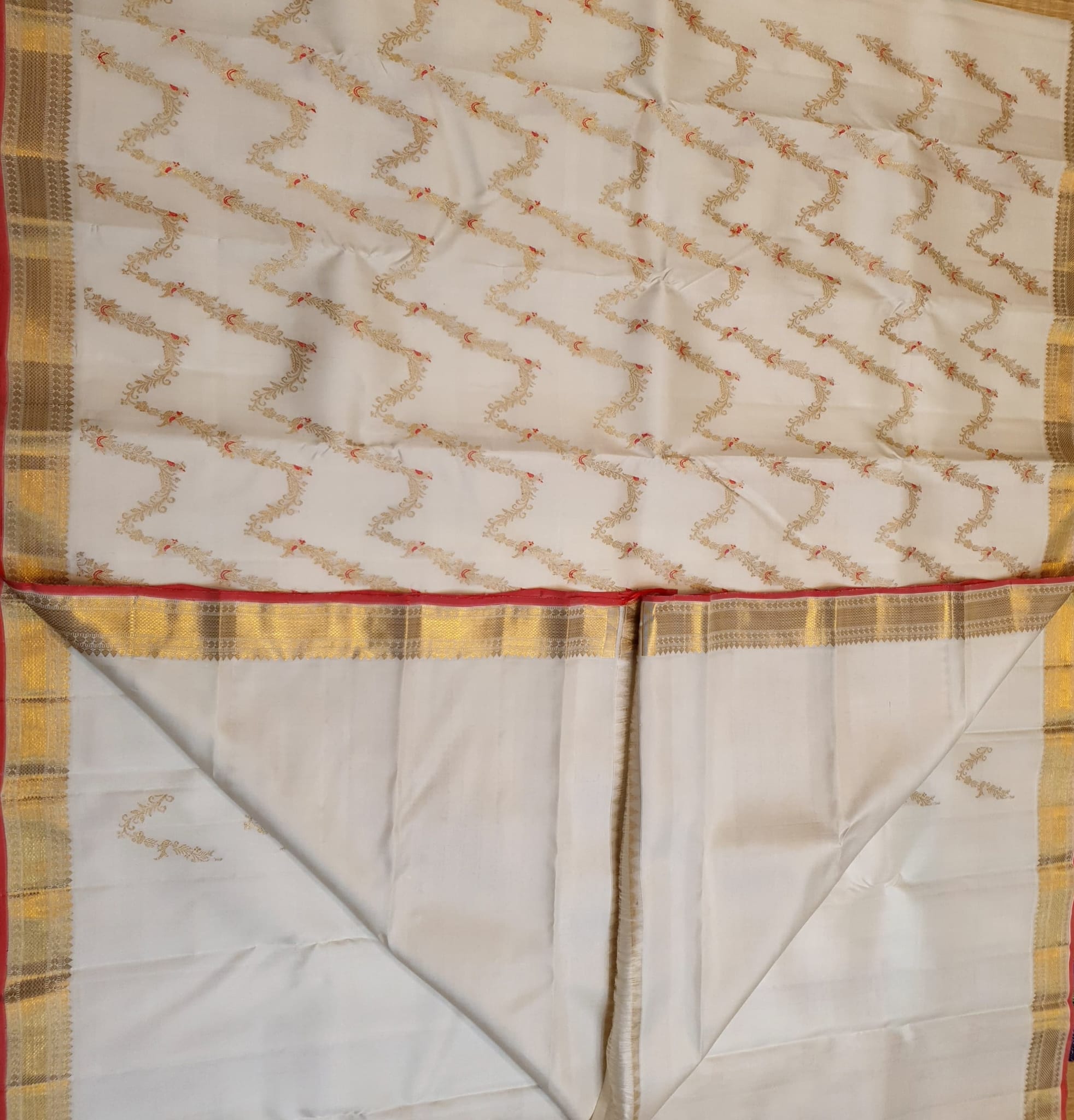 Off White Kanchipuram Handloom 3G Gold Pattu Silk Meenakari Saree