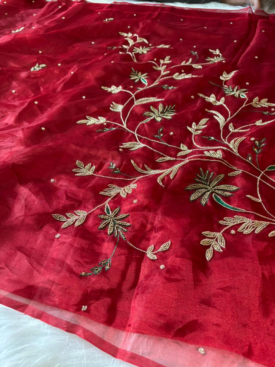 Rød Banarasi håndvævet silkebroderet saree i rent væv