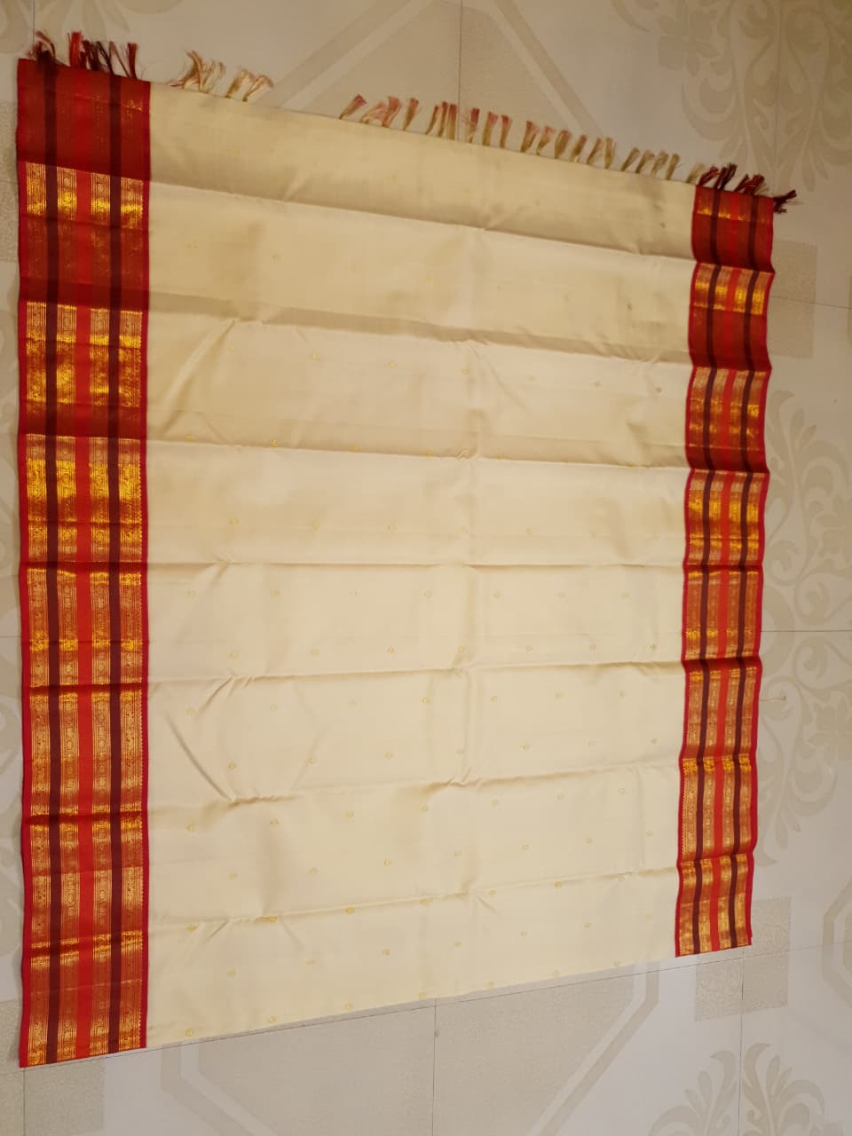 Cream Kanchipuram Handloom 2G Gold Korvai Silk Saree
