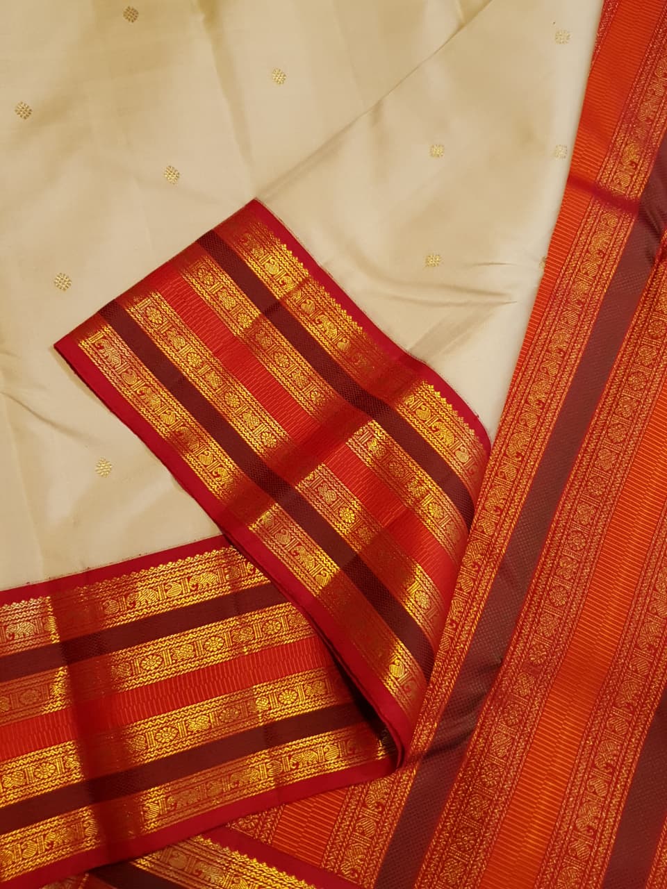 Cream Kanchipuram Handloom 2G Gold Korvai Silk Saree