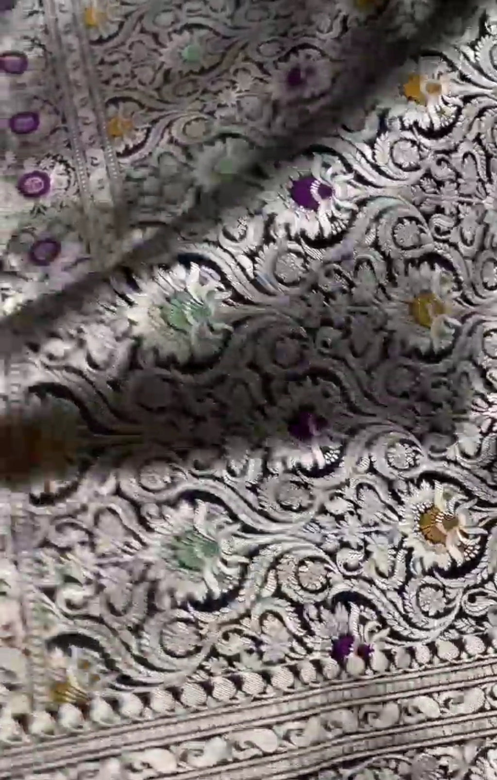 Sort Banarasi Håndvæv Katan Silk Meenakari Saree