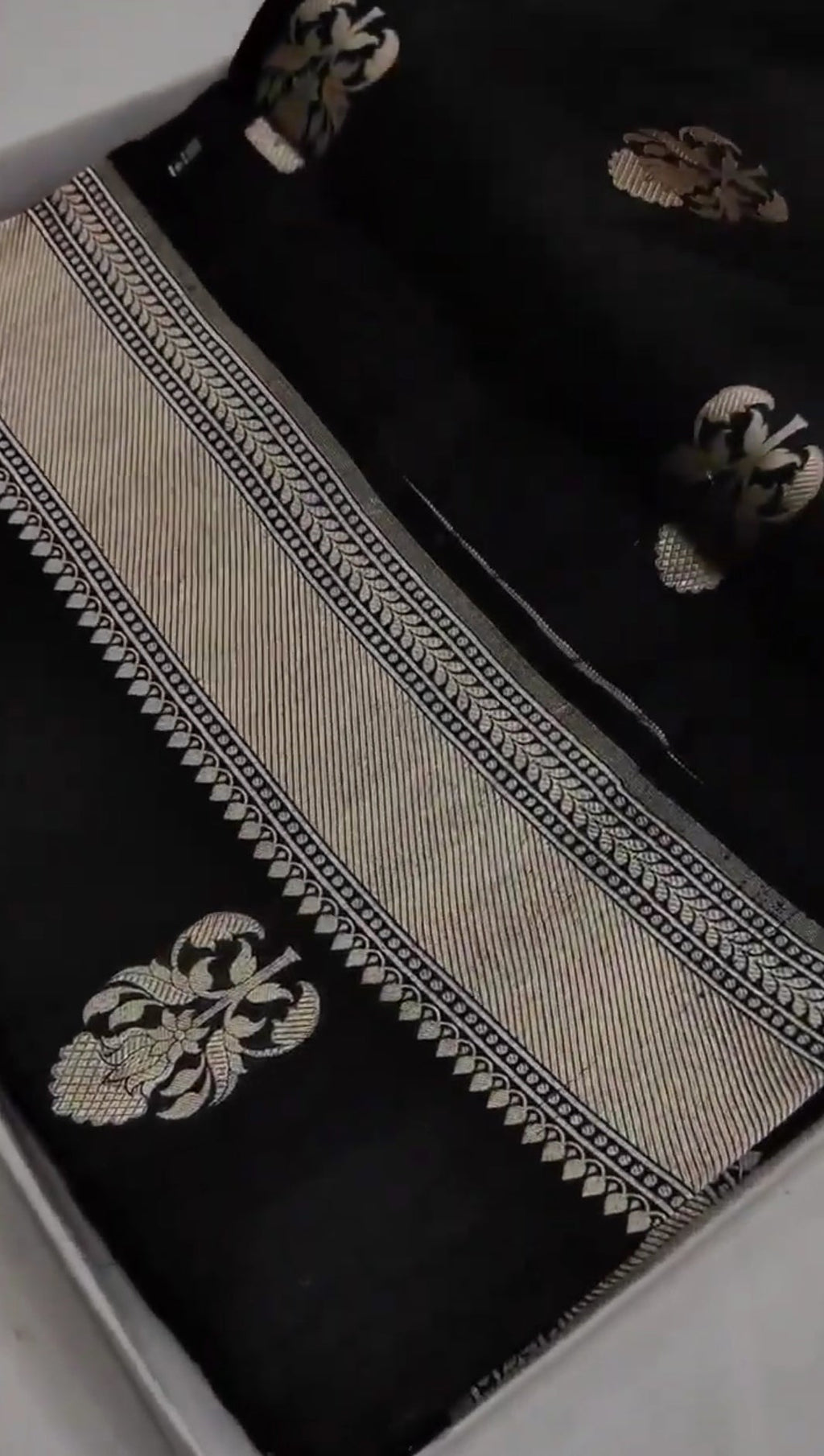 Sort Banarasi håndvævet Katan Silk Saree