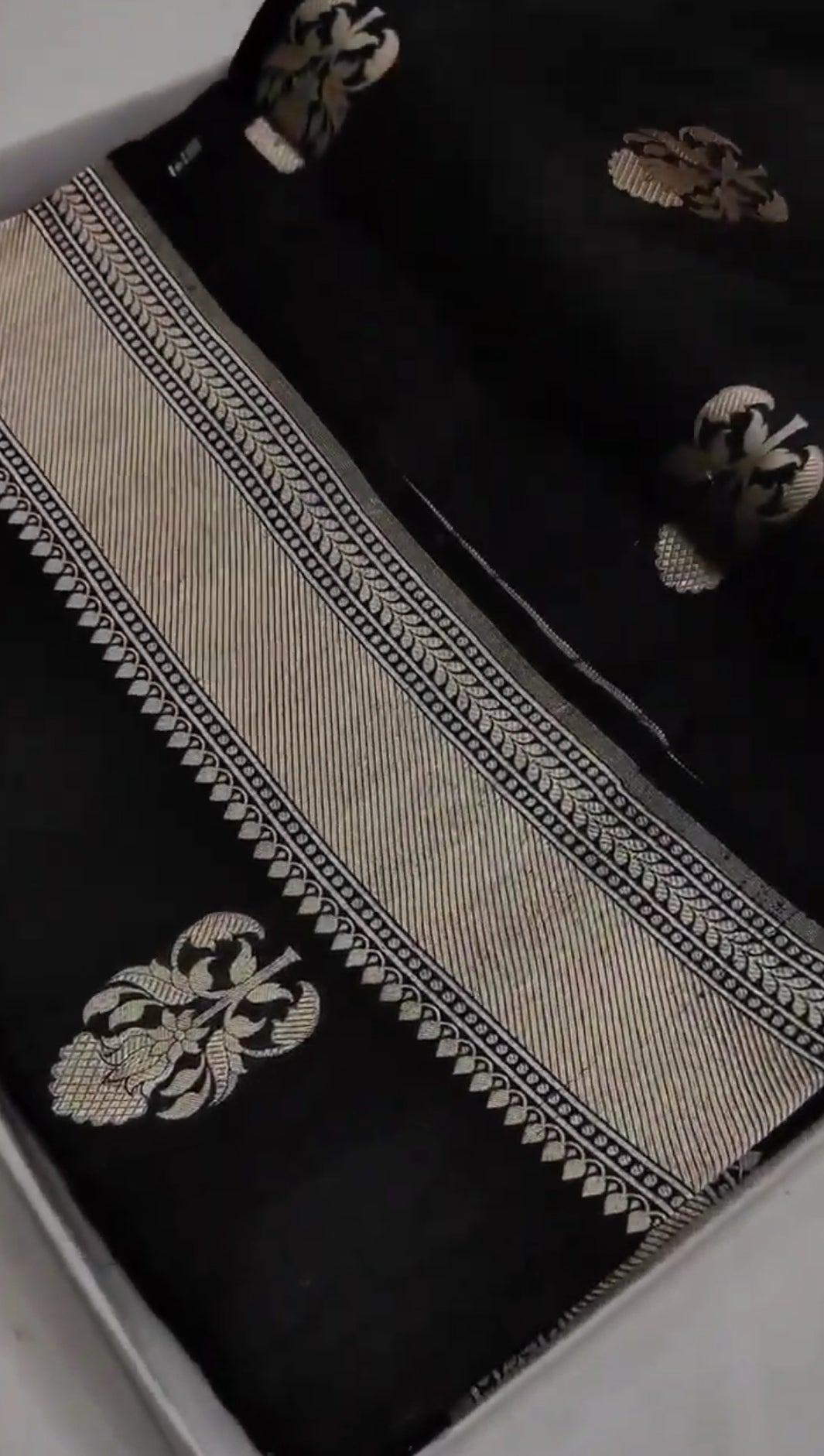 Sort Banarasi håndvævet Katan Silk Saree