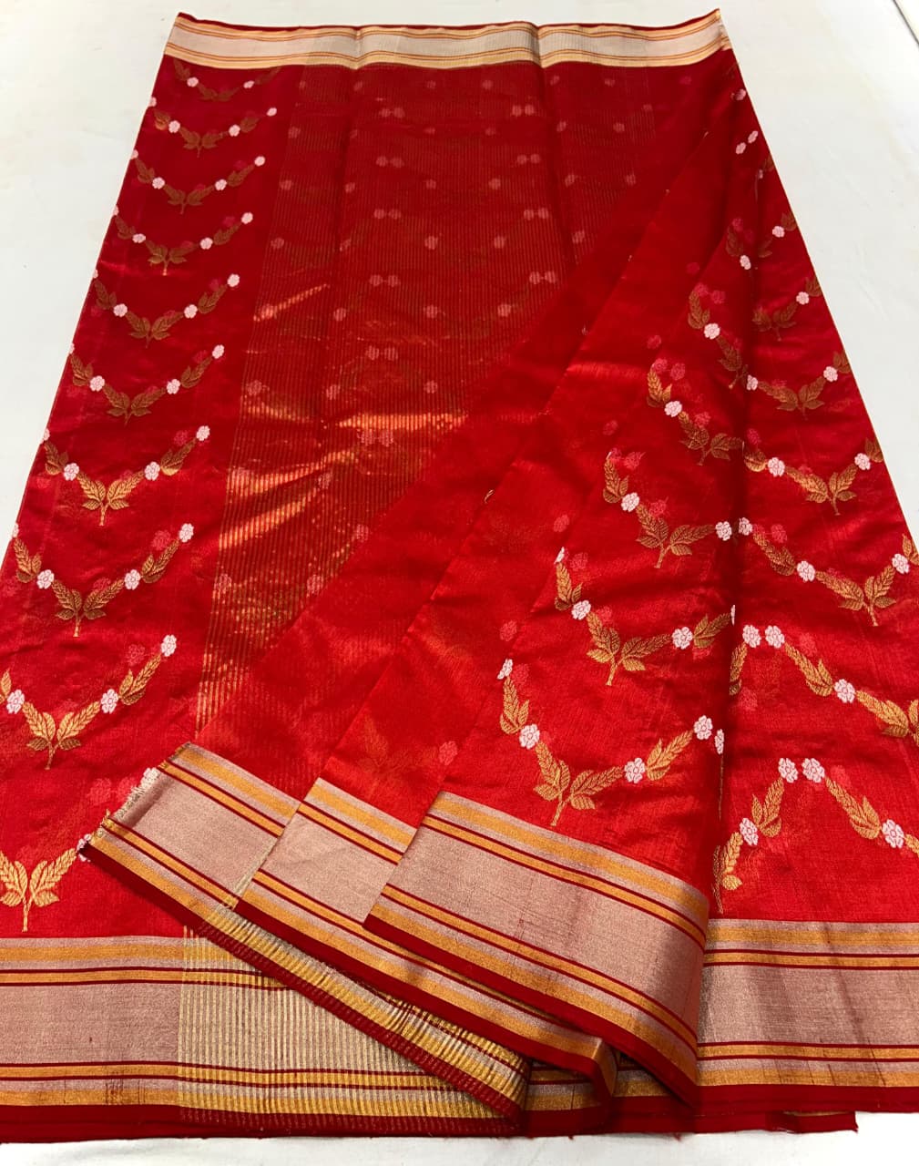 Rød Chanderi håndvævet Pattu Silk Meenakari Saree