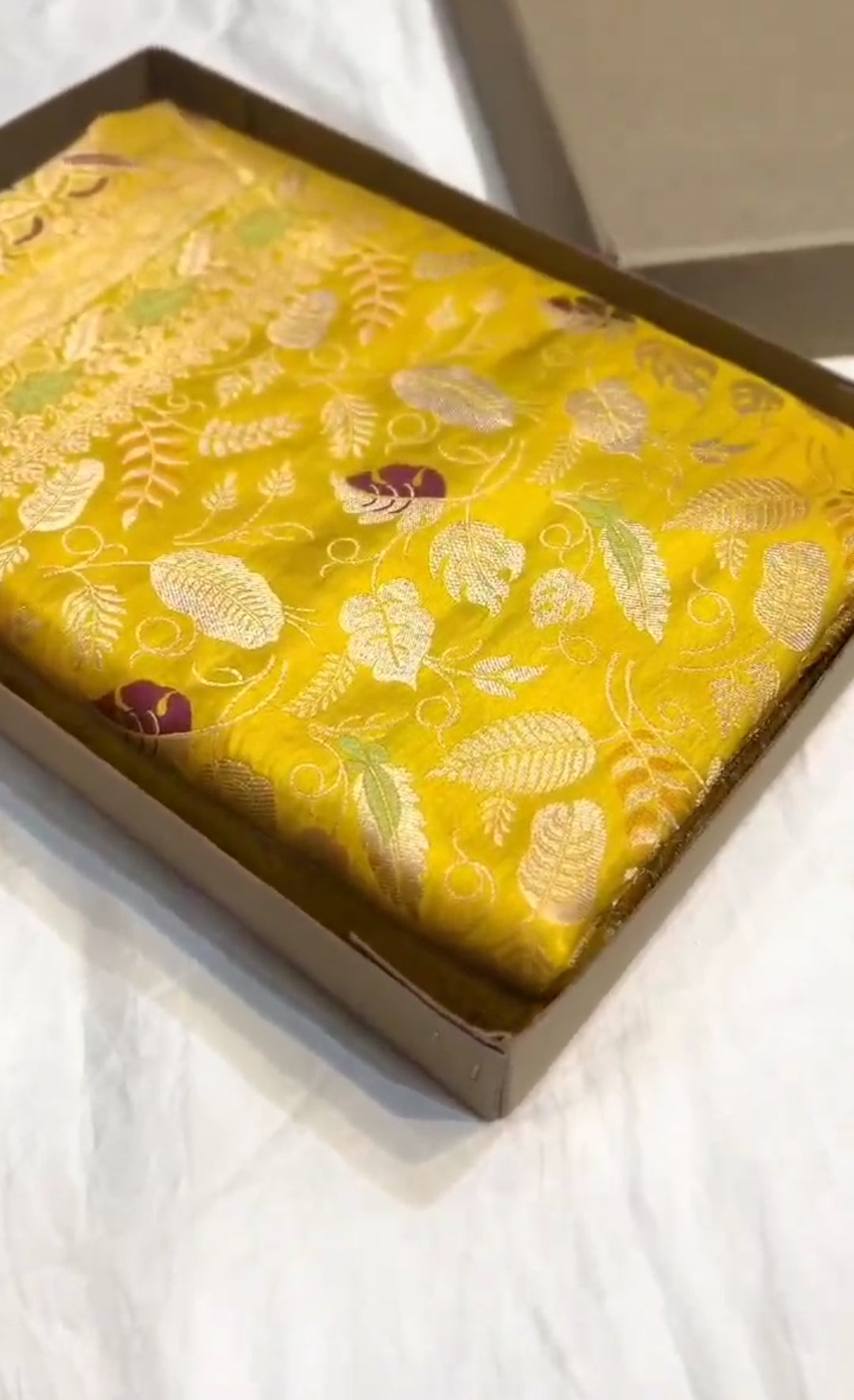 Gurkemeje Gul Banarasi Håndvæv Katan Silk Meenakari Saree