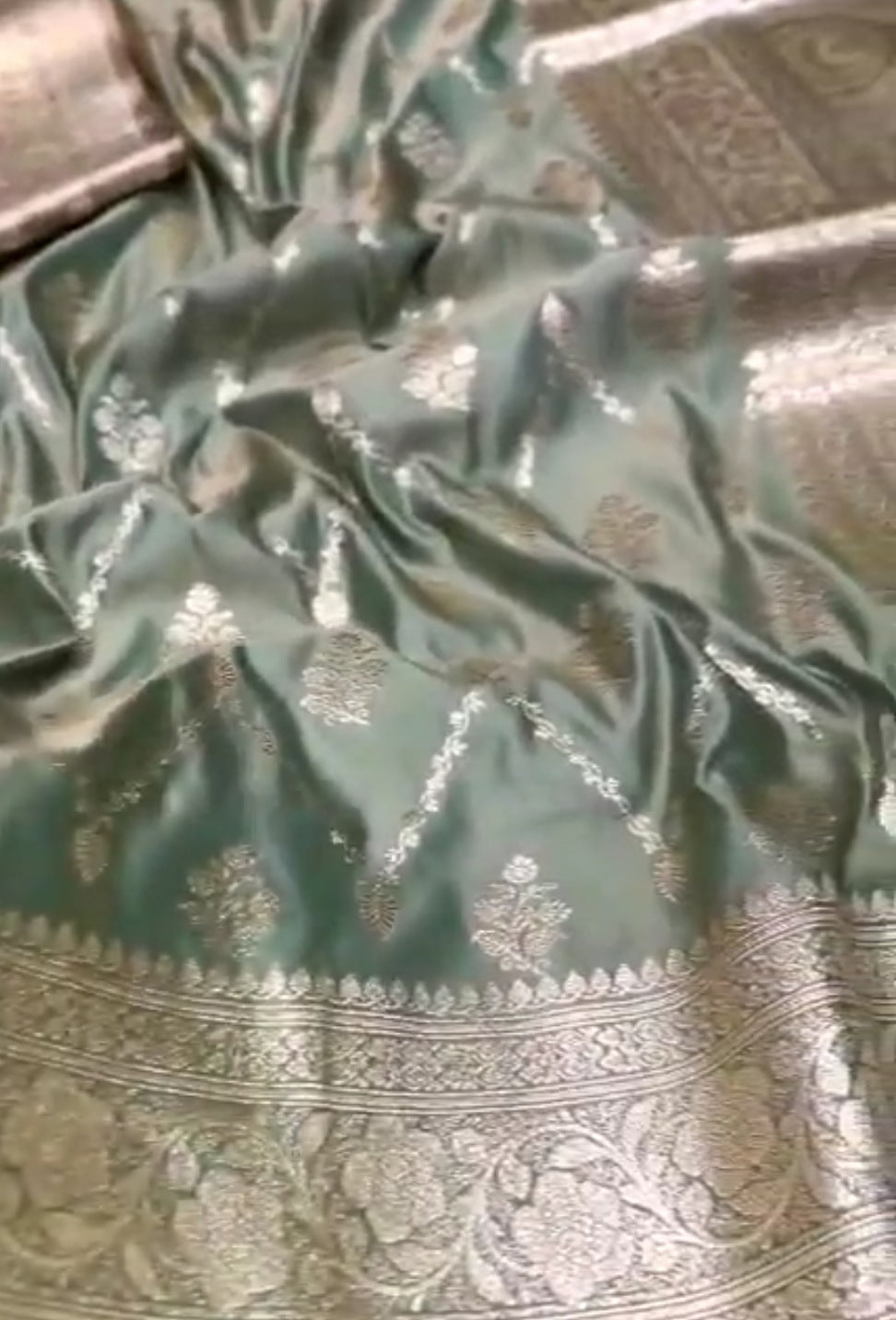 Puddergrøn Banarasi Satin Katan Silkesaree