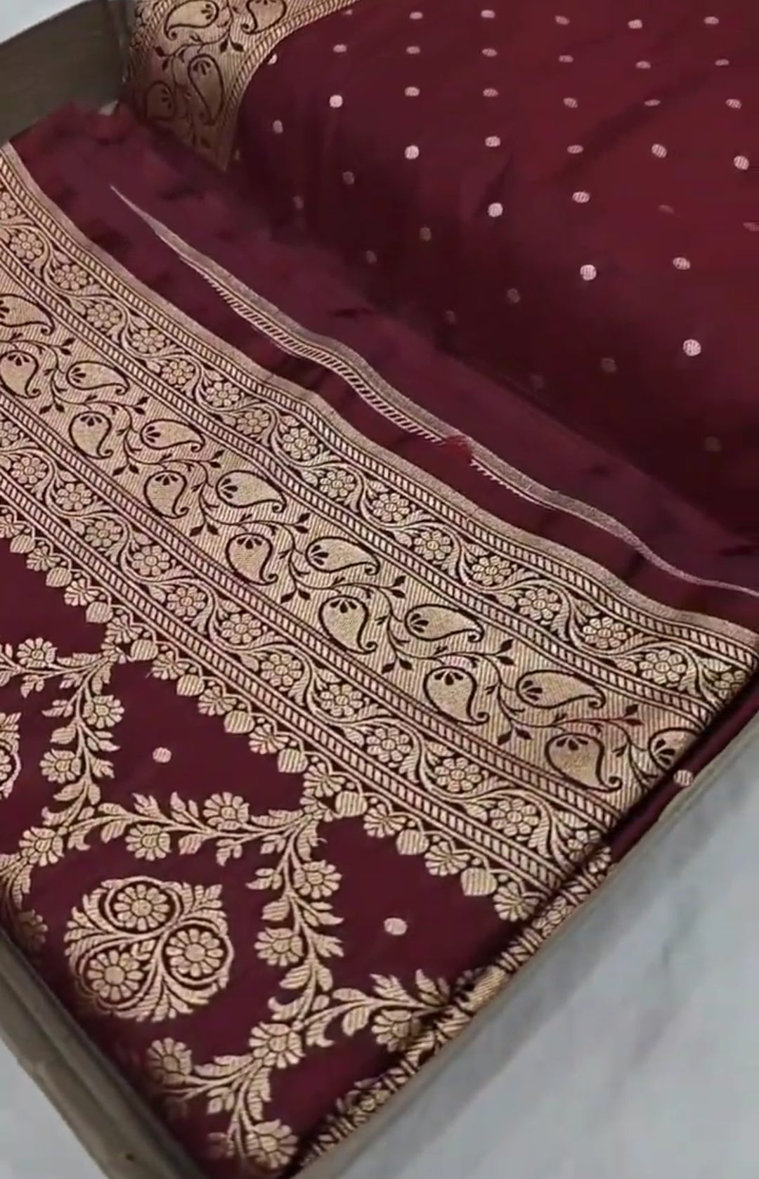 Wine Banarasi Mashru Blød Silke Saree