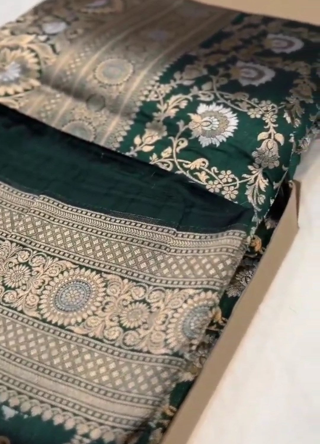 Dual Tone Bottle Green Banarasi Handloom Katan Silk Sona Rupa Saree