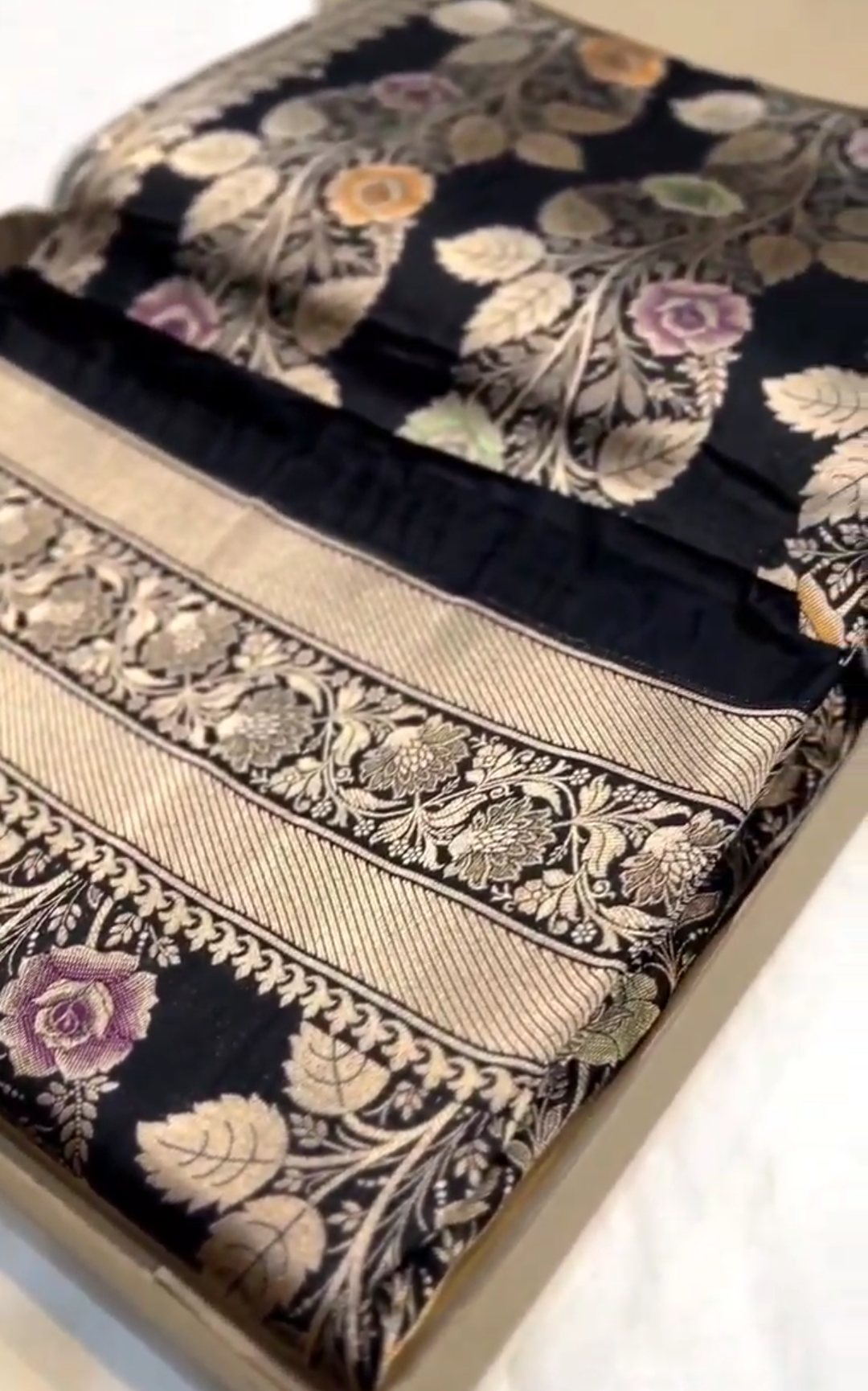 Dual Tone Black Banarasi Håndvæv Katan Silk Meenakari Saree